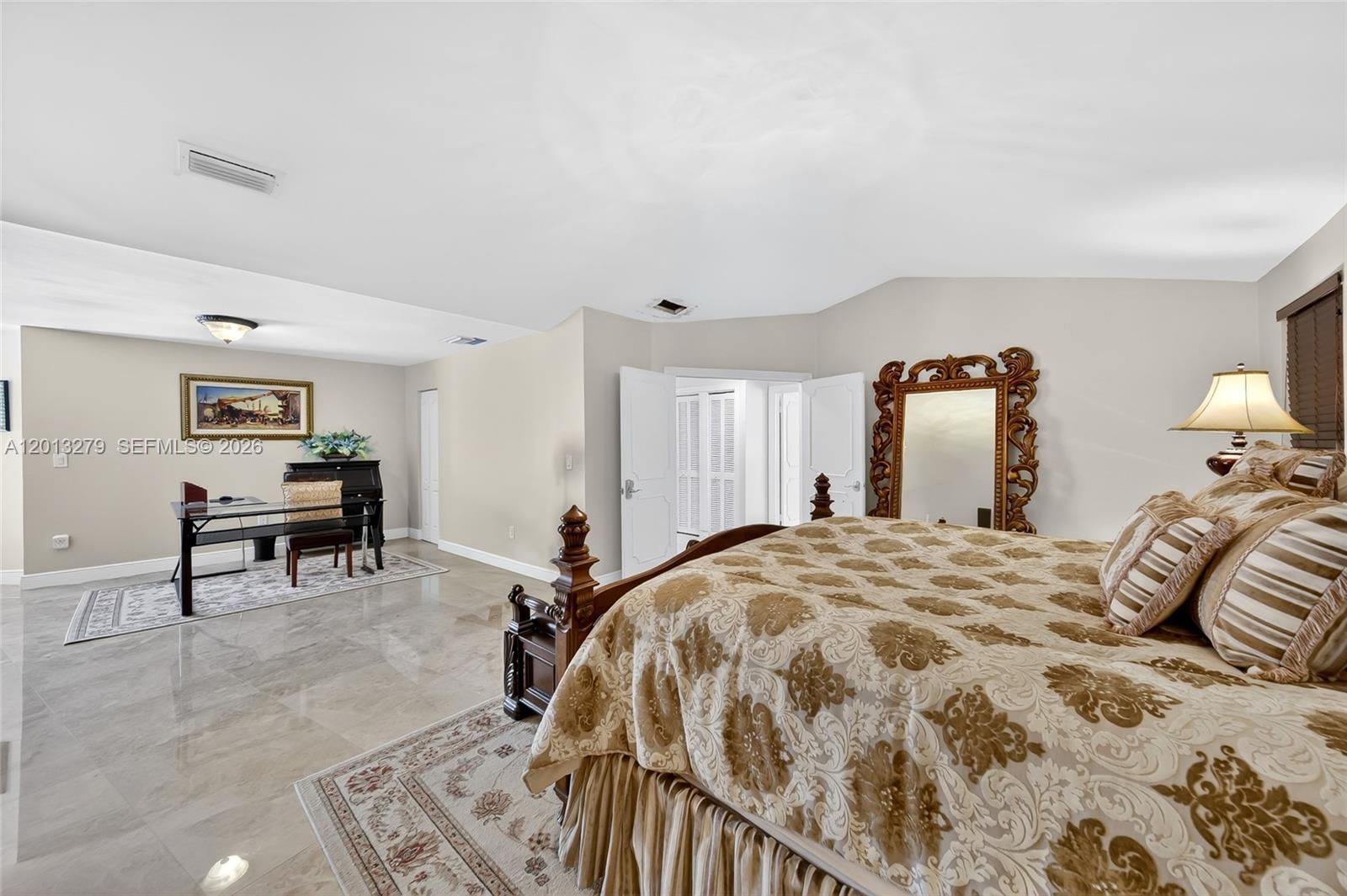 ROYAL LAKES 1ST ADDN - Residential