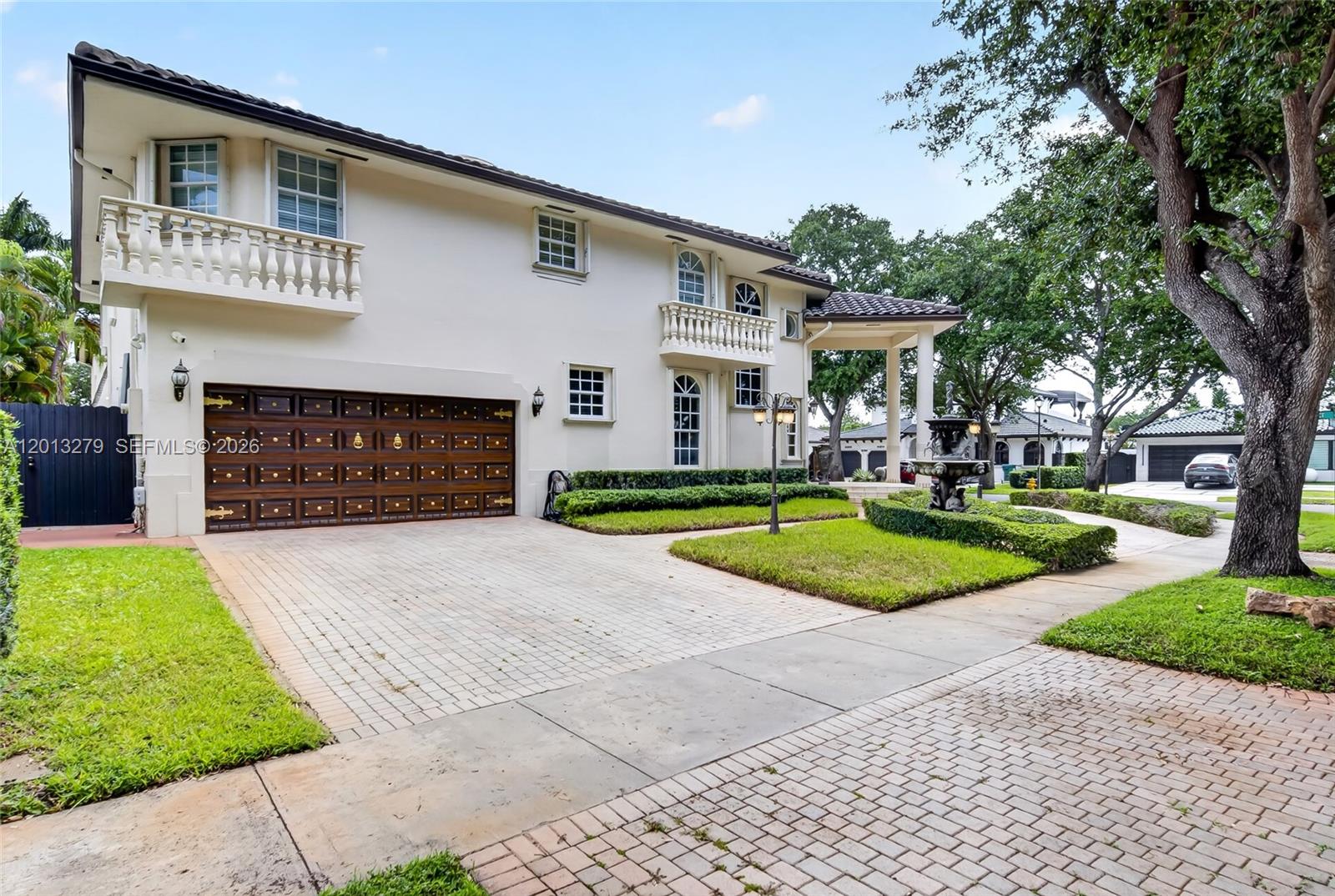ROYAL LAKES 1ST ADDN - Residential