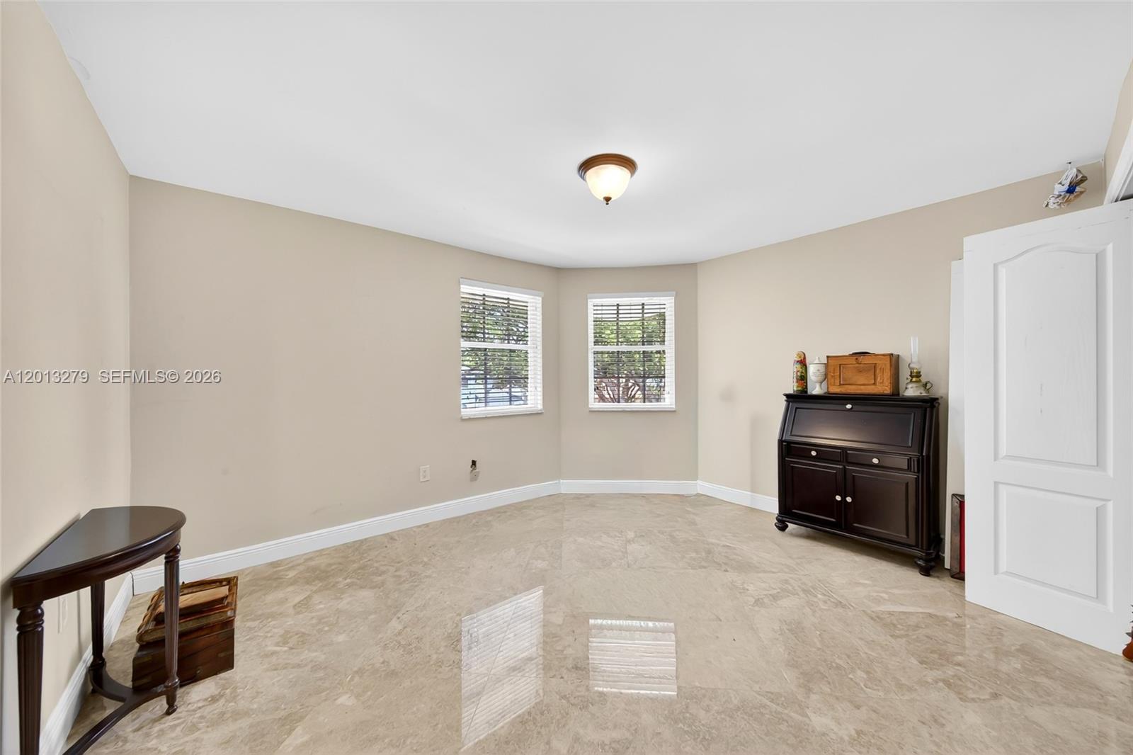 ROYAL LAKES 1ST ADDN - Residential