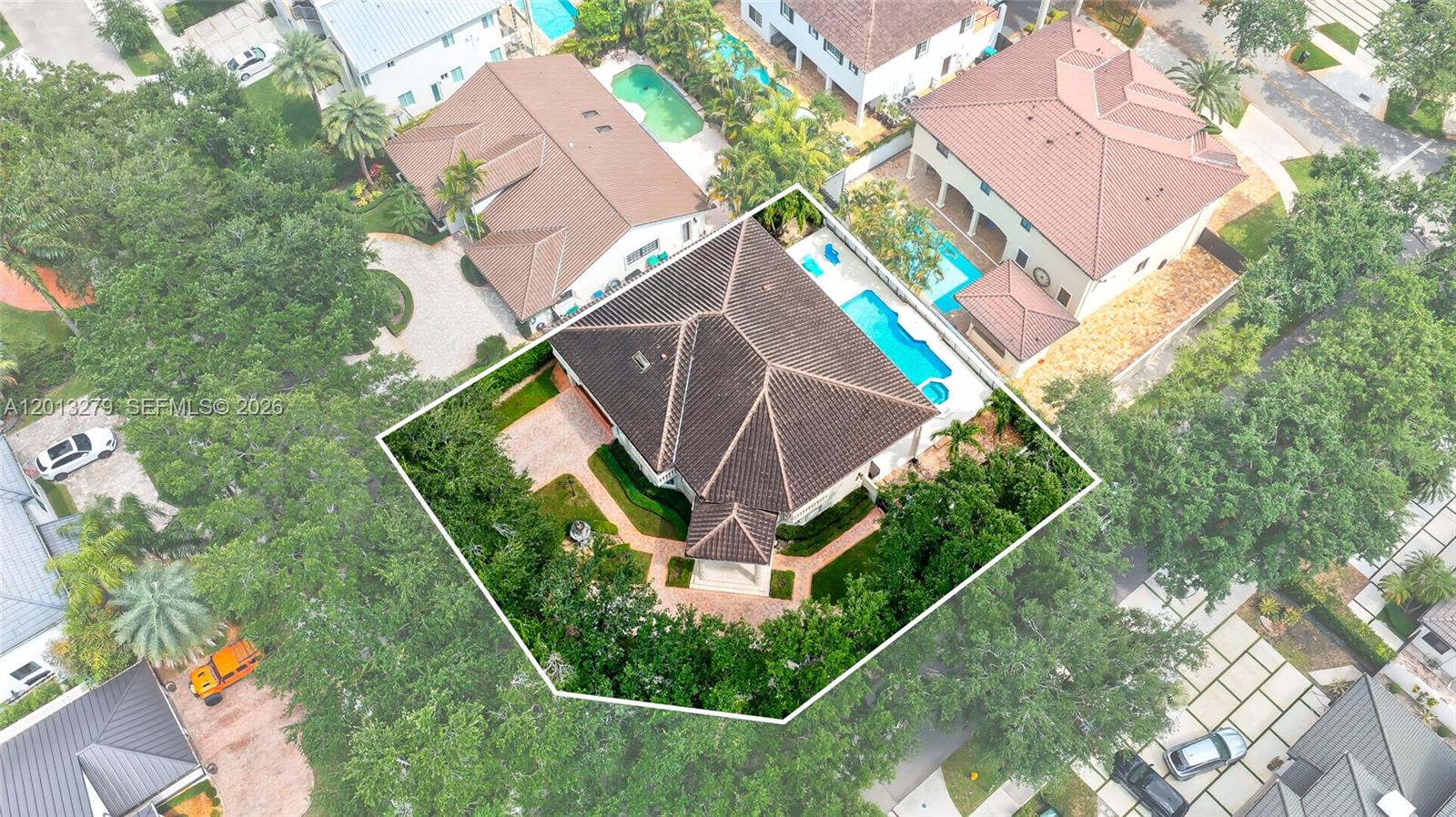 ROYAL LAKES 1ST ADDN - Residential