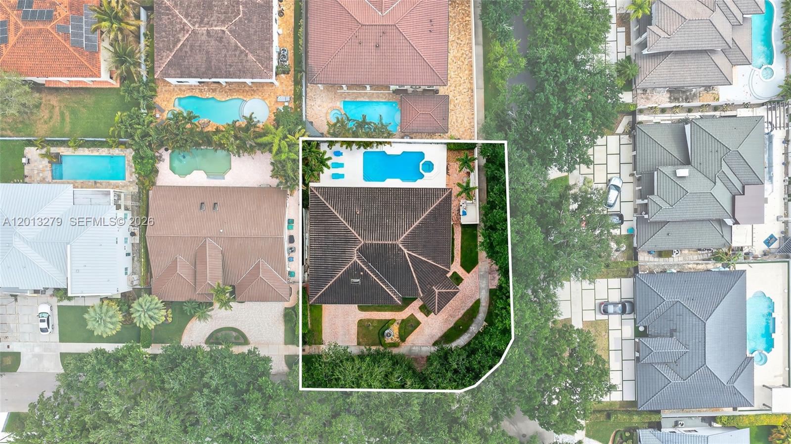 ROYAL LAKES 1ST ADDN - Residential