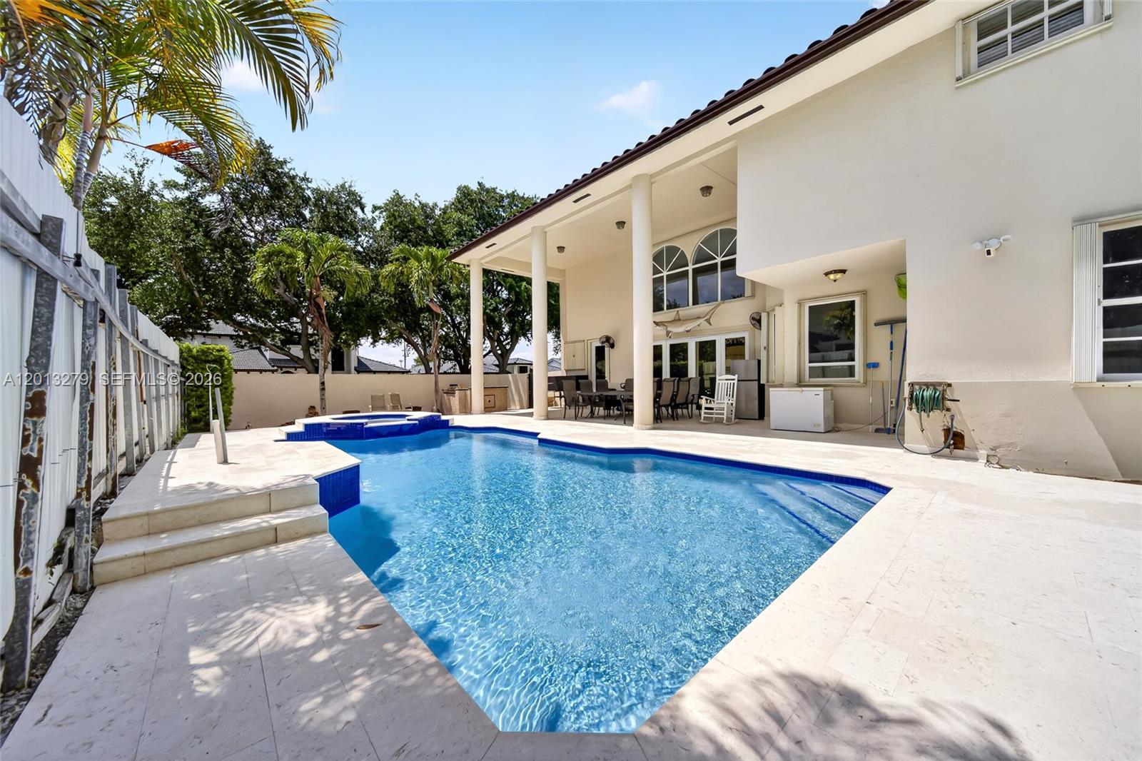 ROYAL LAKES 1ST ADDN - Residential