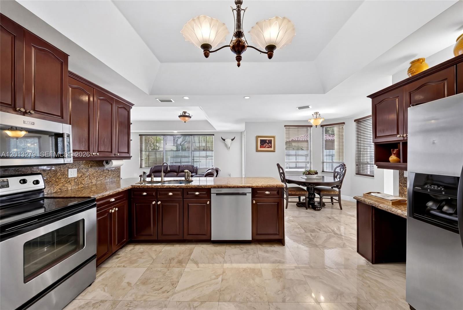 ROYAL LAKES 1ST ADDN - Residential