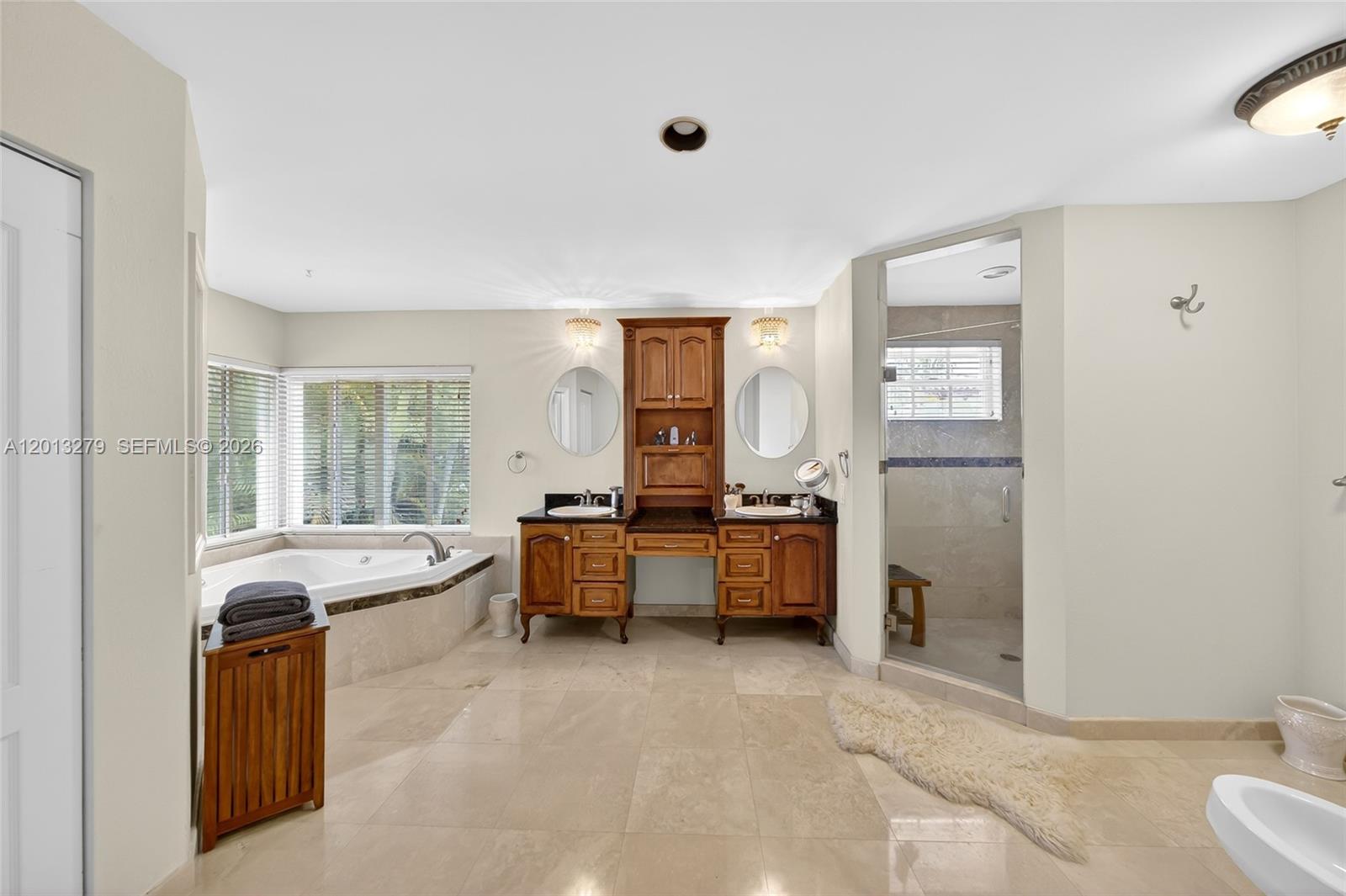 ROYAL LAKES 1ST ADDN - Residential