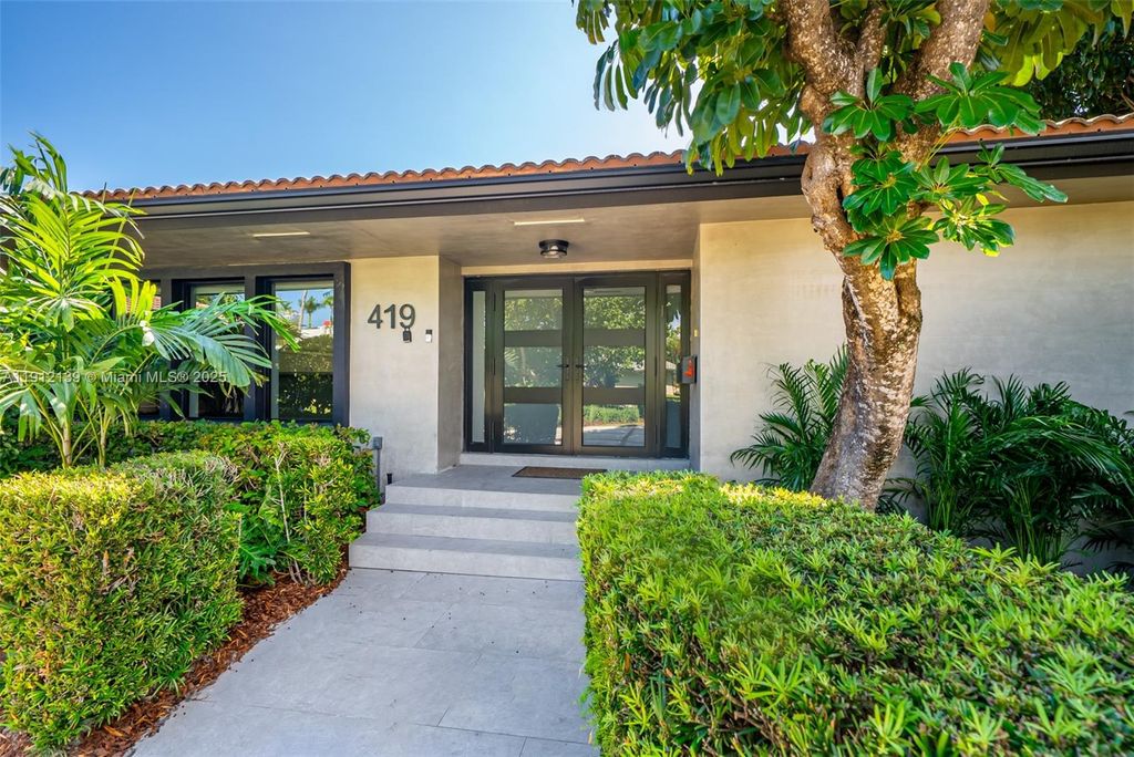 Photo of 419 Alamanda Dr, Hallandale Beach, FL 33009 (MLS # A11912139)