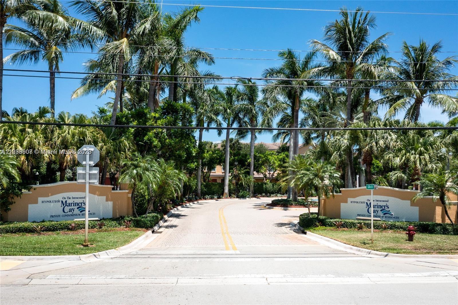 Beautiful bright ground floor condominium, with washer and dryer inside the unit, the condominium has security, sauna, pool, clubhouse, pool with water view, gym and barbecue.