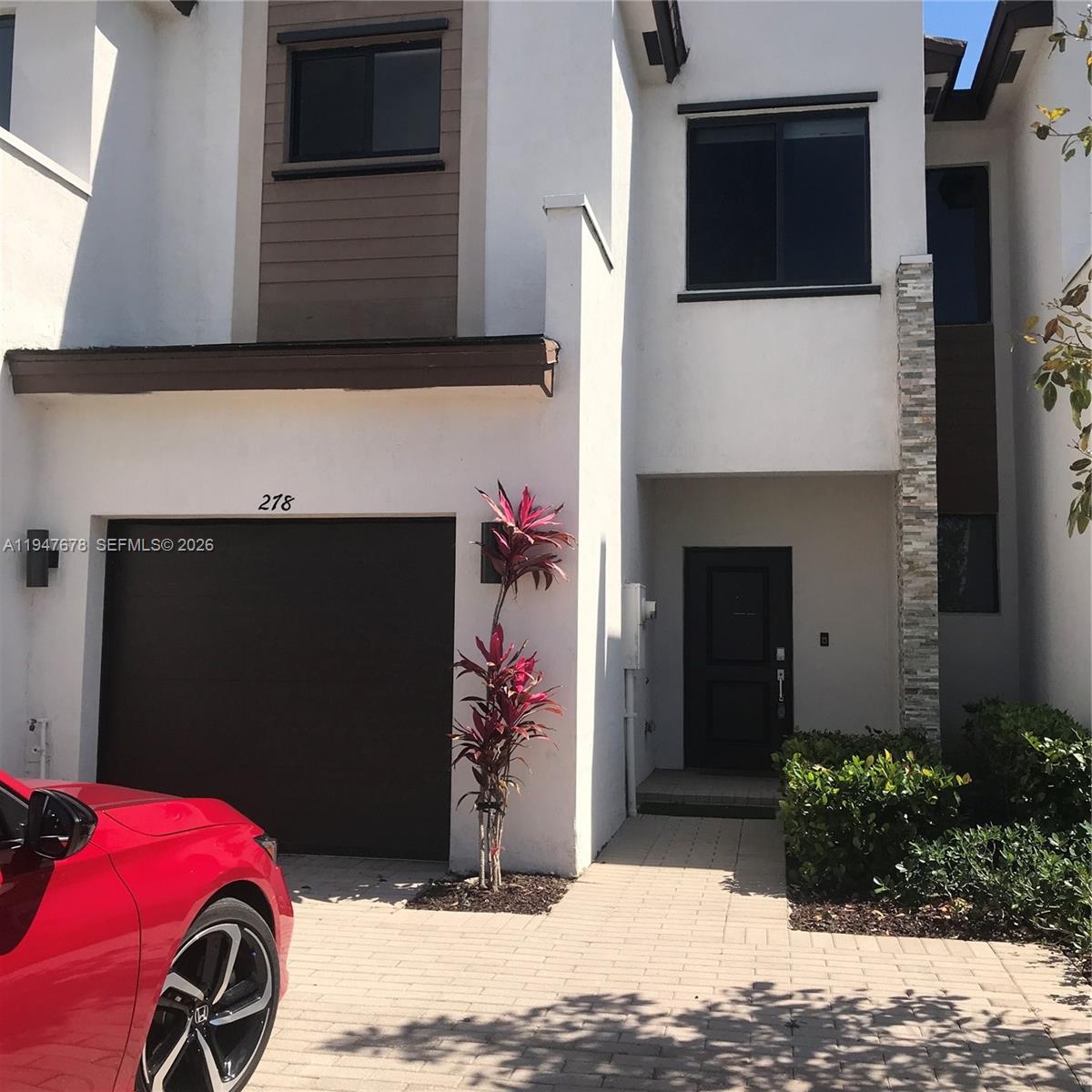 VIA VENTURA NEIGHBORHOOD - Residential