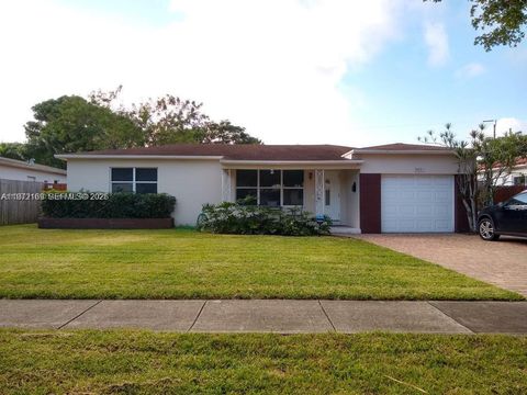 Photo of 5634 Madison St, Hollywood, FL 33023 (MLS # A11972169)