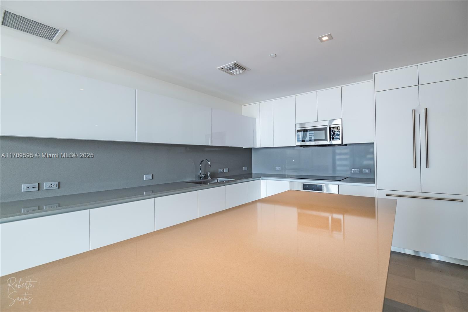 88 SW 7th St 1004