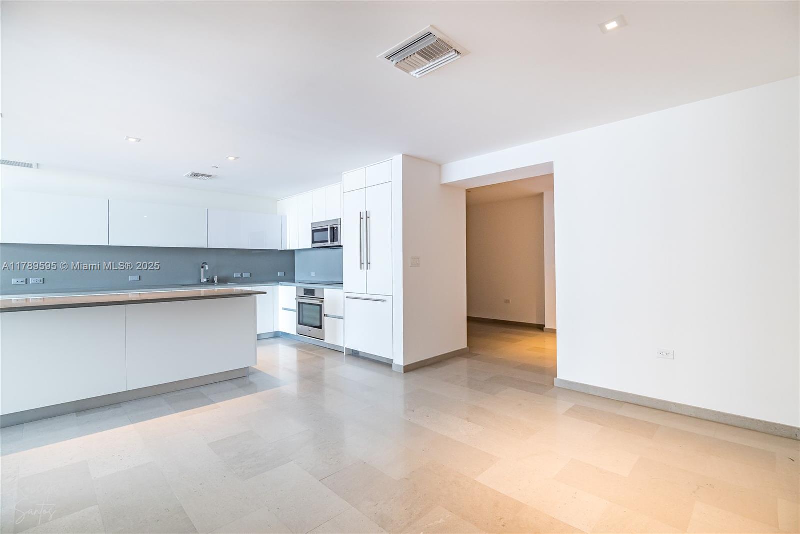 88 SW 7th St 1004