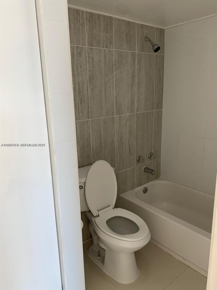 LE CLUB AT OLD CUTLER CON - Residential Lease