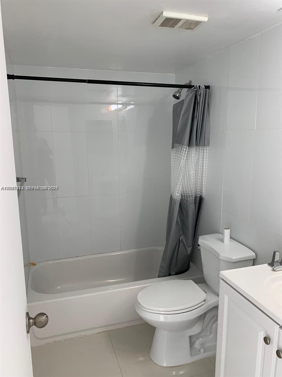 LE CLUB AT OLD CUTLER CON - Residential Lease