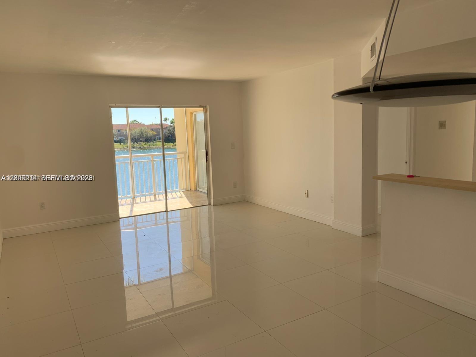 LE CLUB AT OLD CUTLER CON - Residential Lease