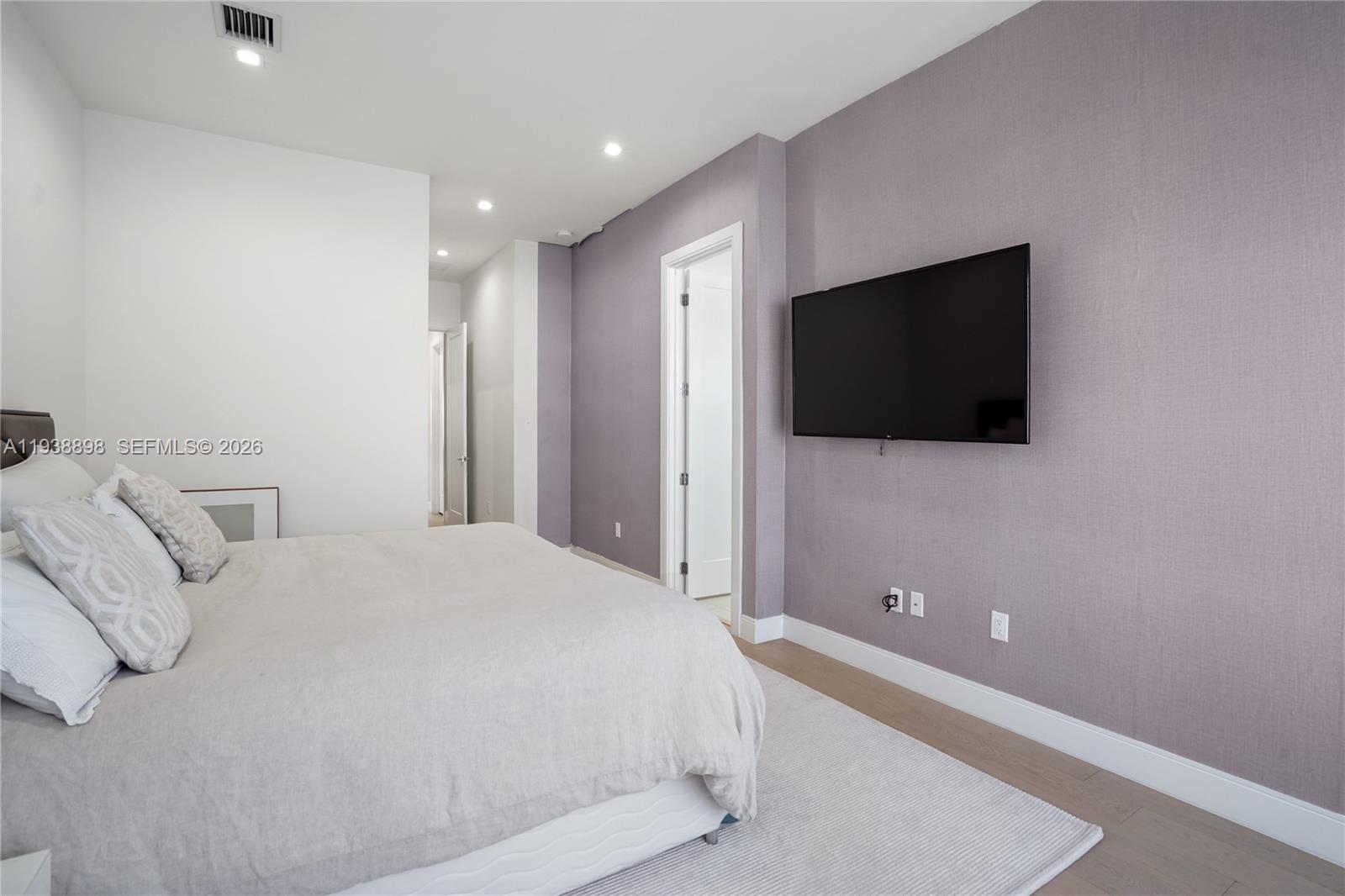 DOWNTOWN DORAL SOUTH PHAS - Residential