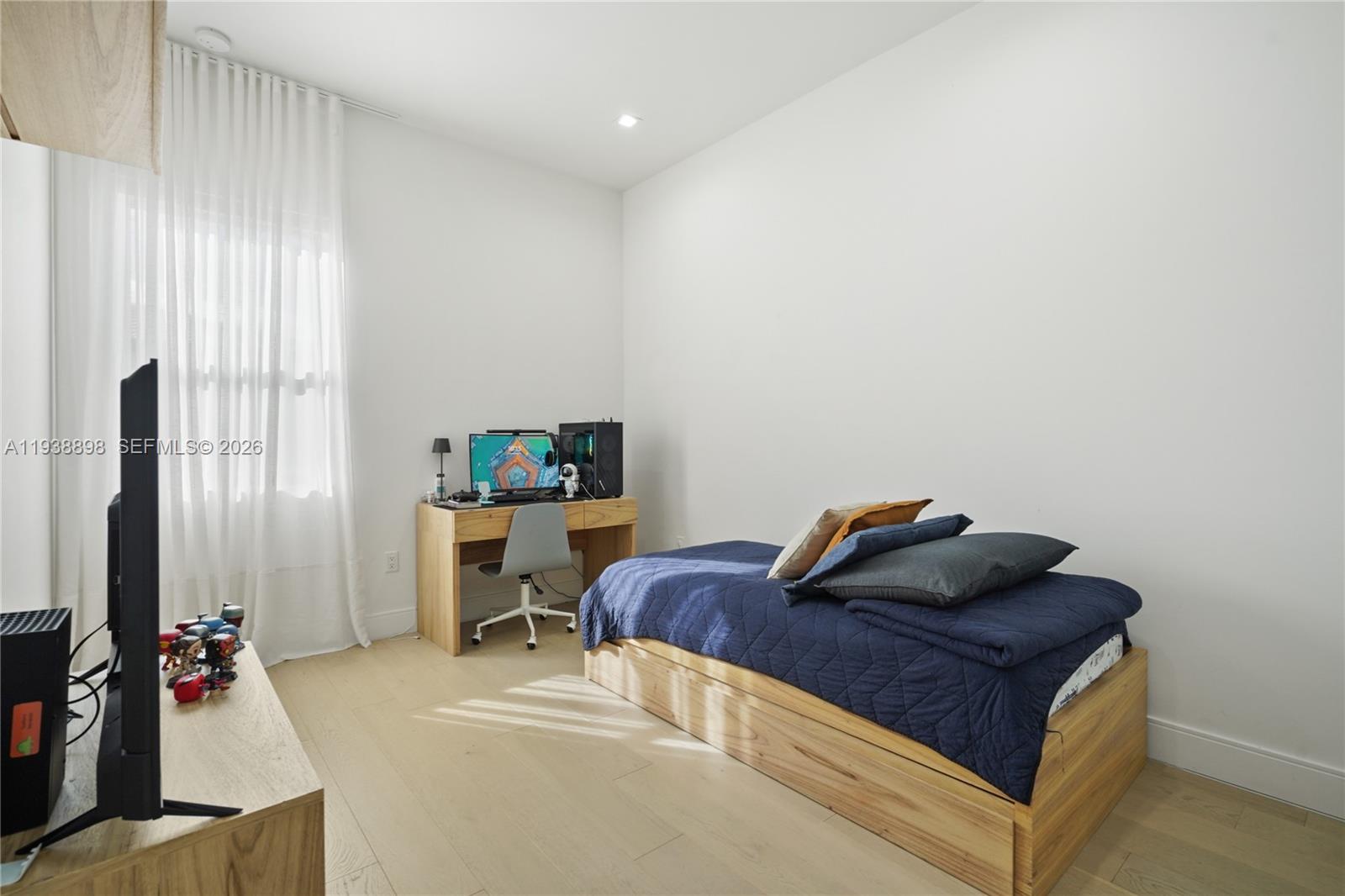 DOWNTOWN DORAL SOUTH PHAS - Residential