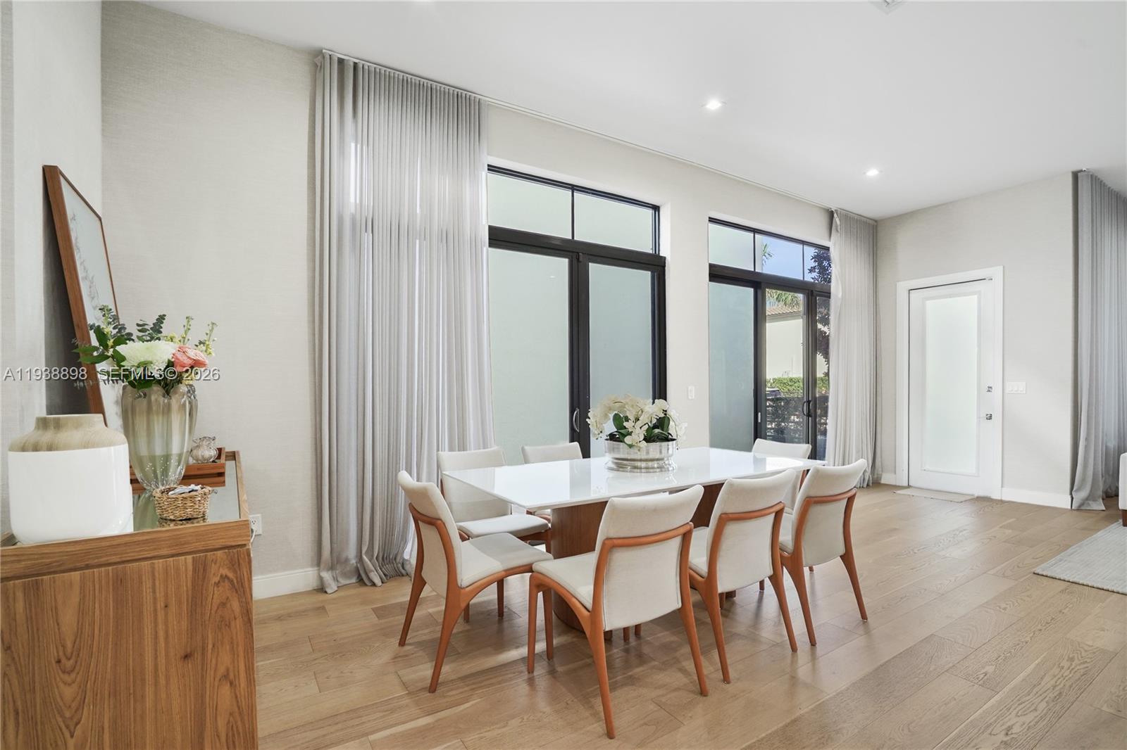 DOWNTOWN DORAL SOUTH PHAS - Residential