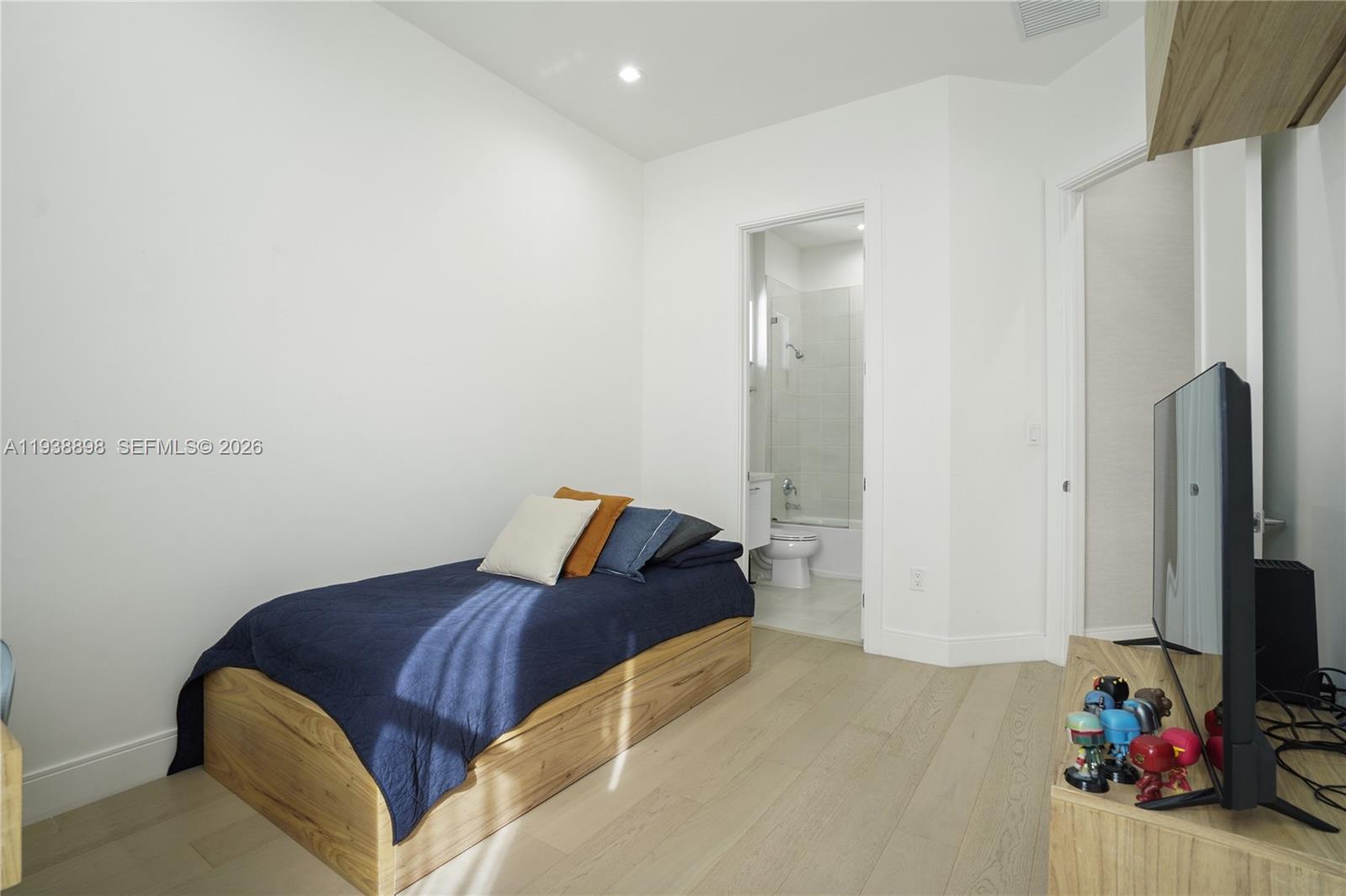 DOWNTOWN DORAL SOUTH PHAS - Residential