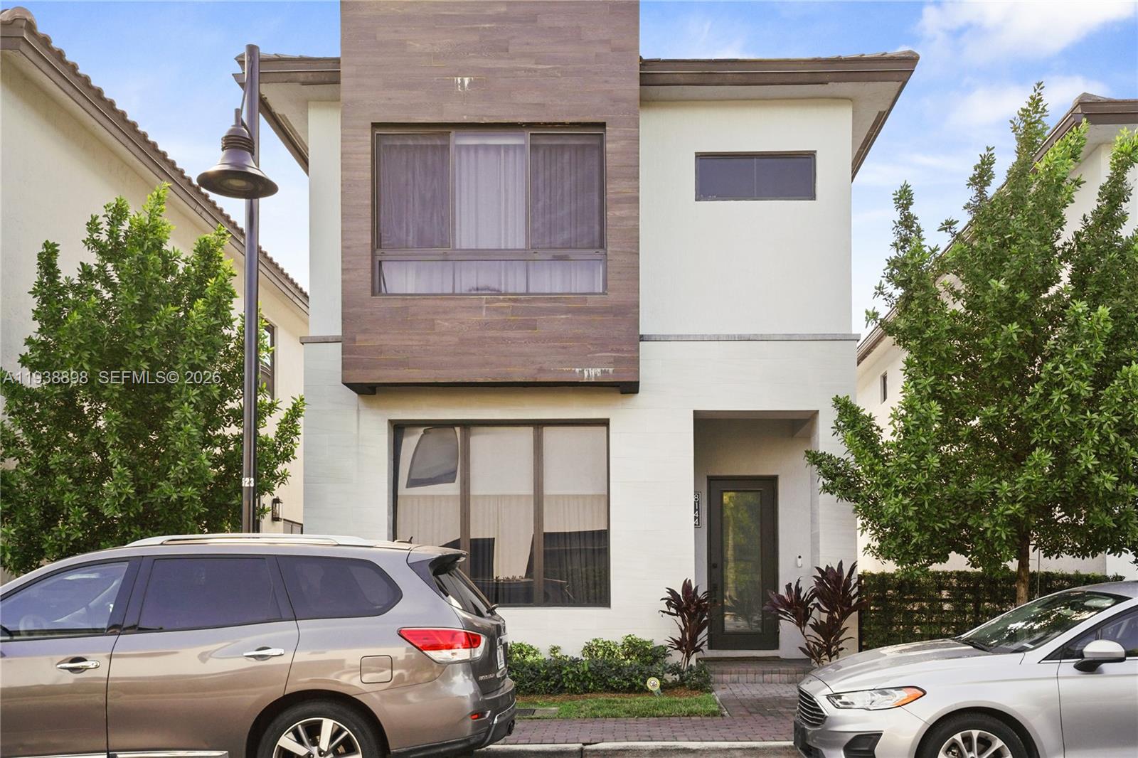 DOWNTOWN DORAL SOUTH PHAS - Residential