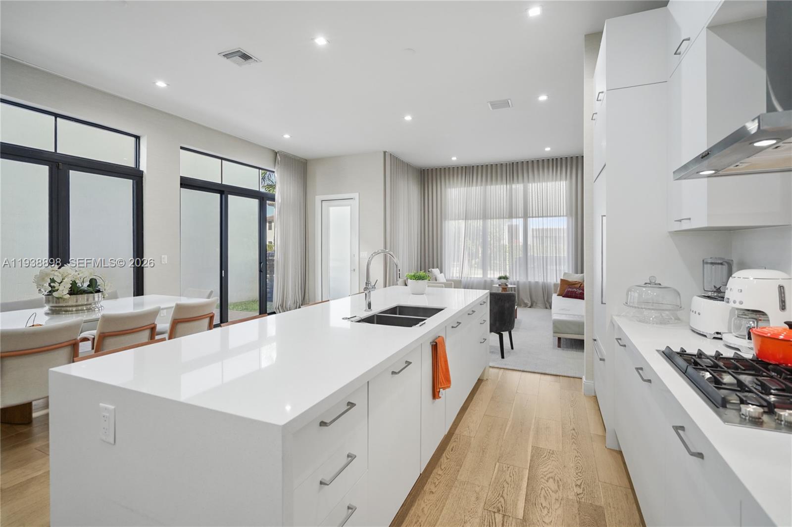 DOWNTOWN DORAL SOUTH PHAS - Residential