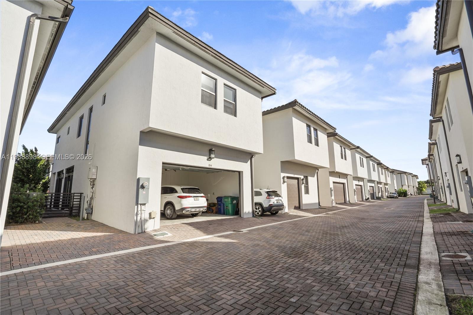 DOWNTOWN DORAL SOUTH PHAS - Residential