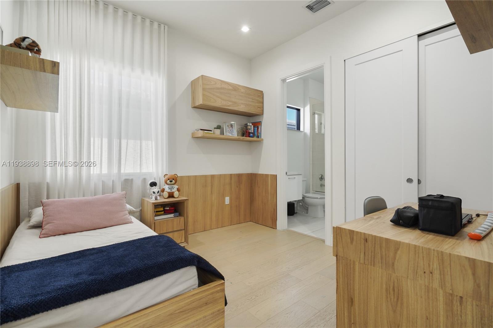 DOWNTOWN DORAL SOUTH PHAS - Residential