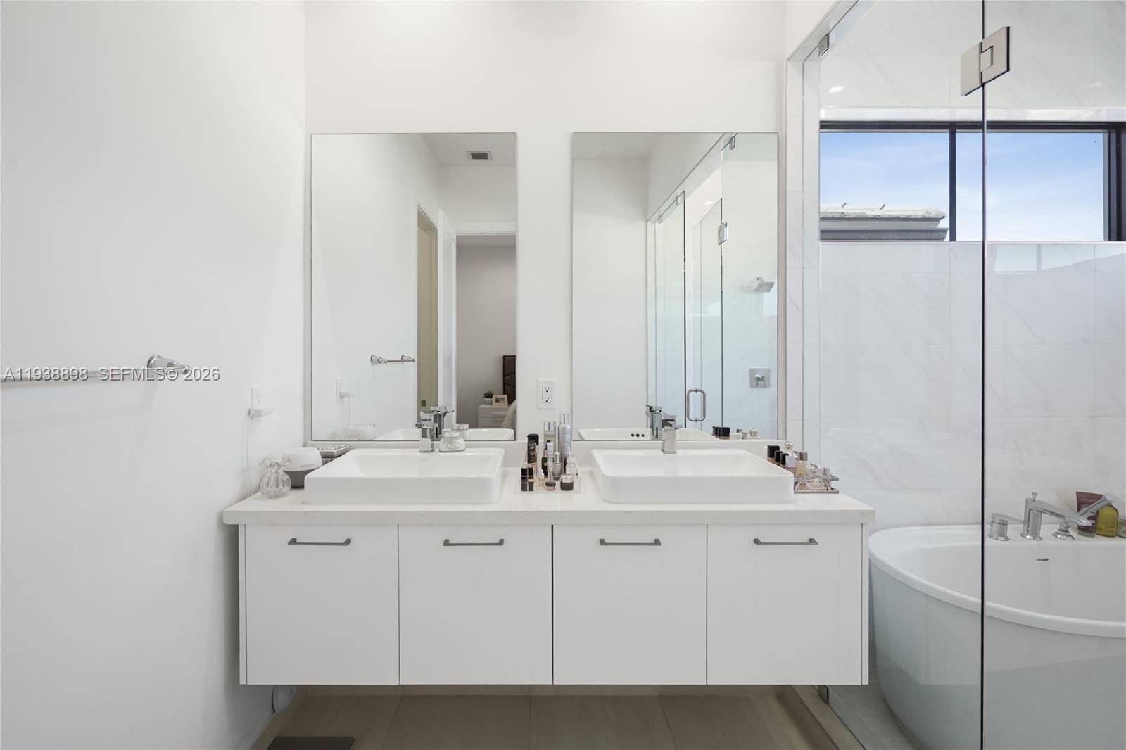 DOWNTOWN DORAL SOUTH PHAS - Residential