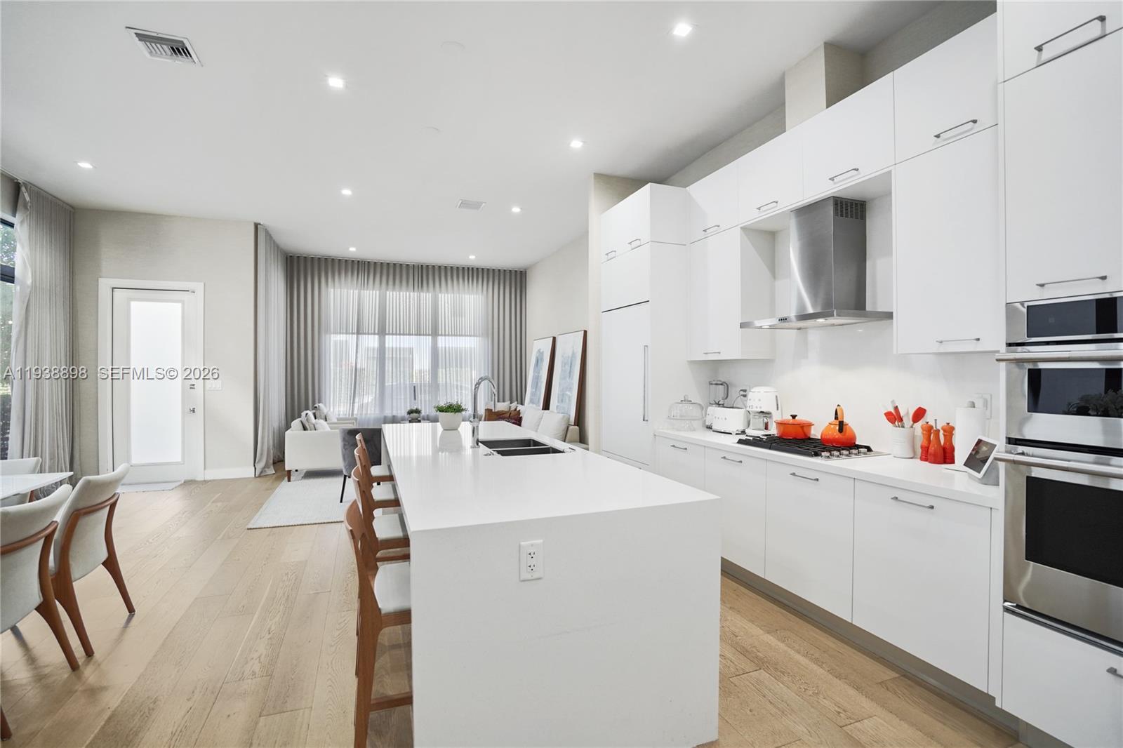 DOWNTOWN DORAL SOUTH PHAS - Residential