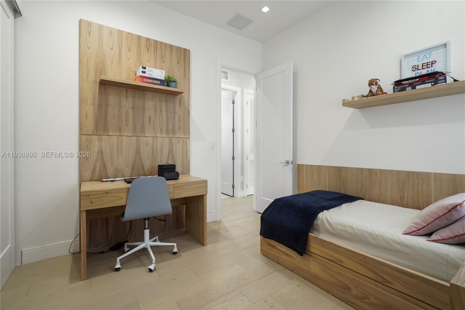 DOWNTOWN DORAL SOUTH PHAS - Residential