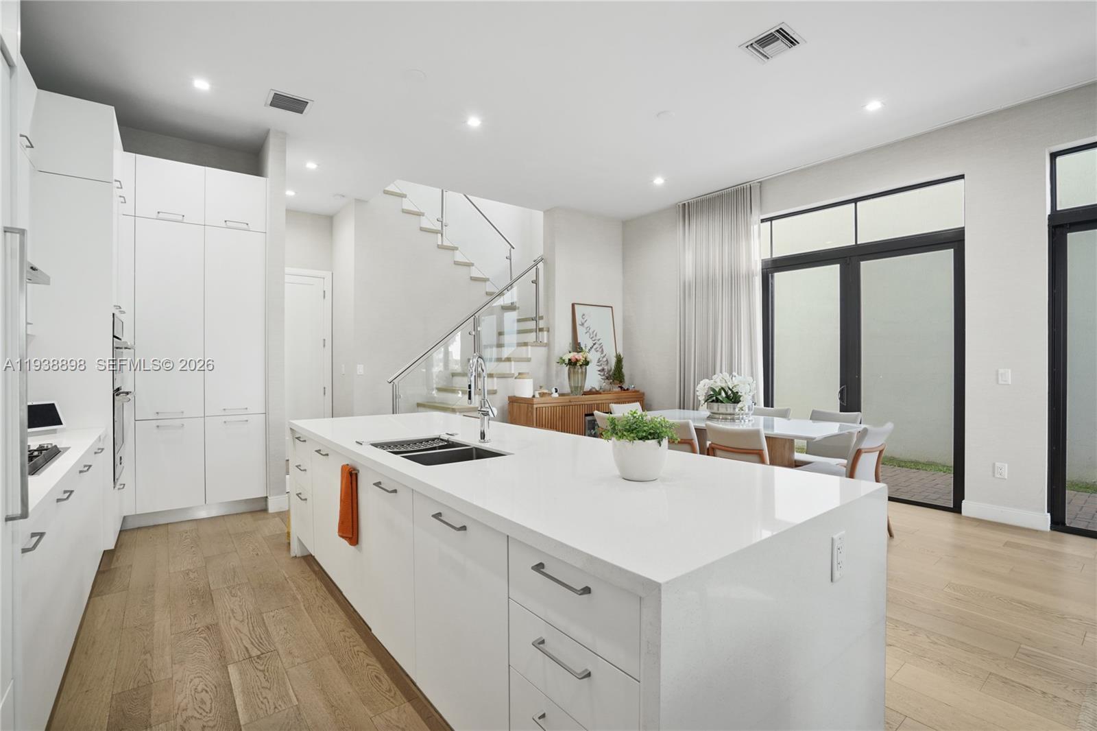 DOWNTOWN DORAL SOUTH PHAS - Residential