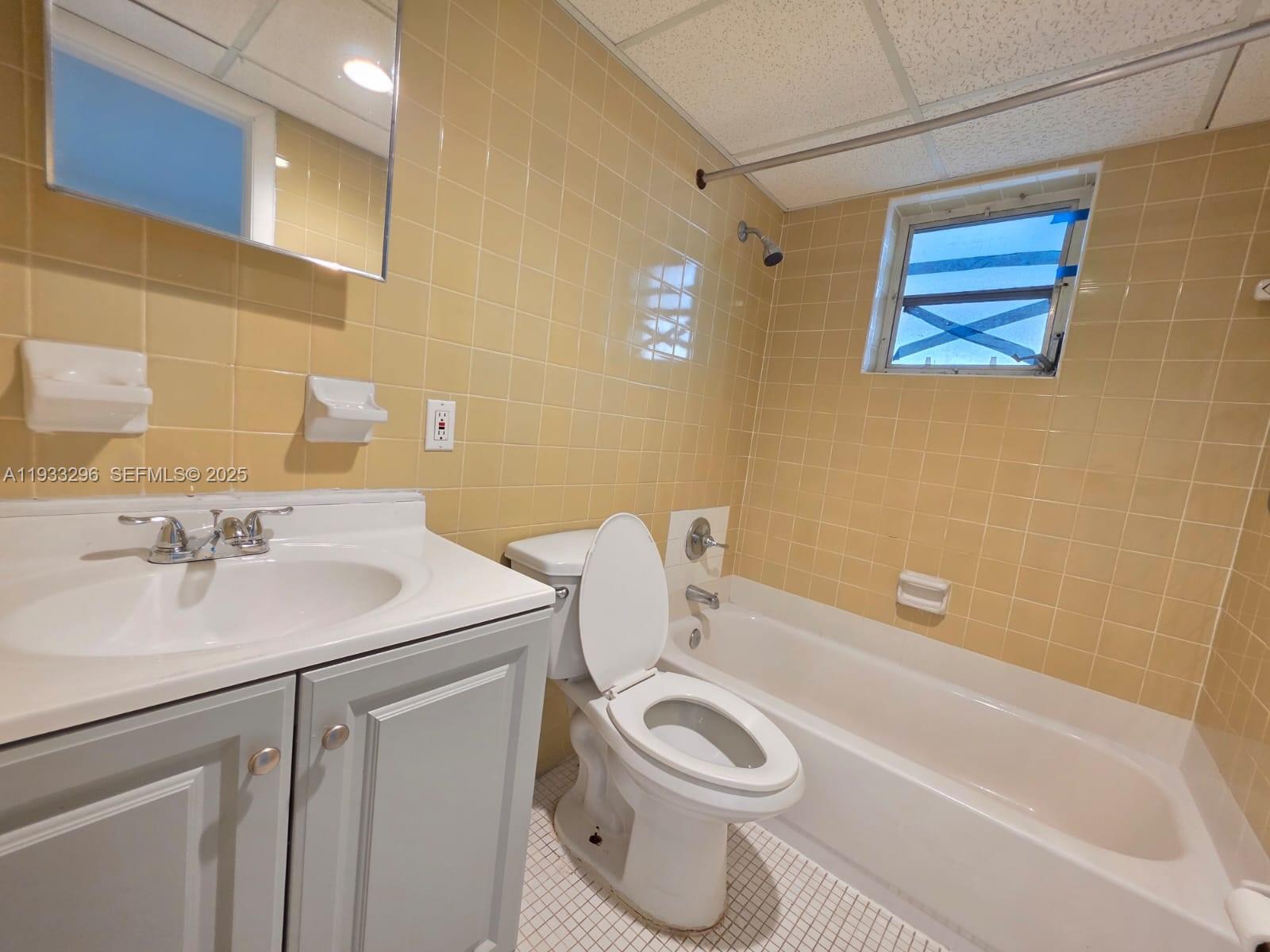 THE KENSINGTON CONDO - Residential Lease