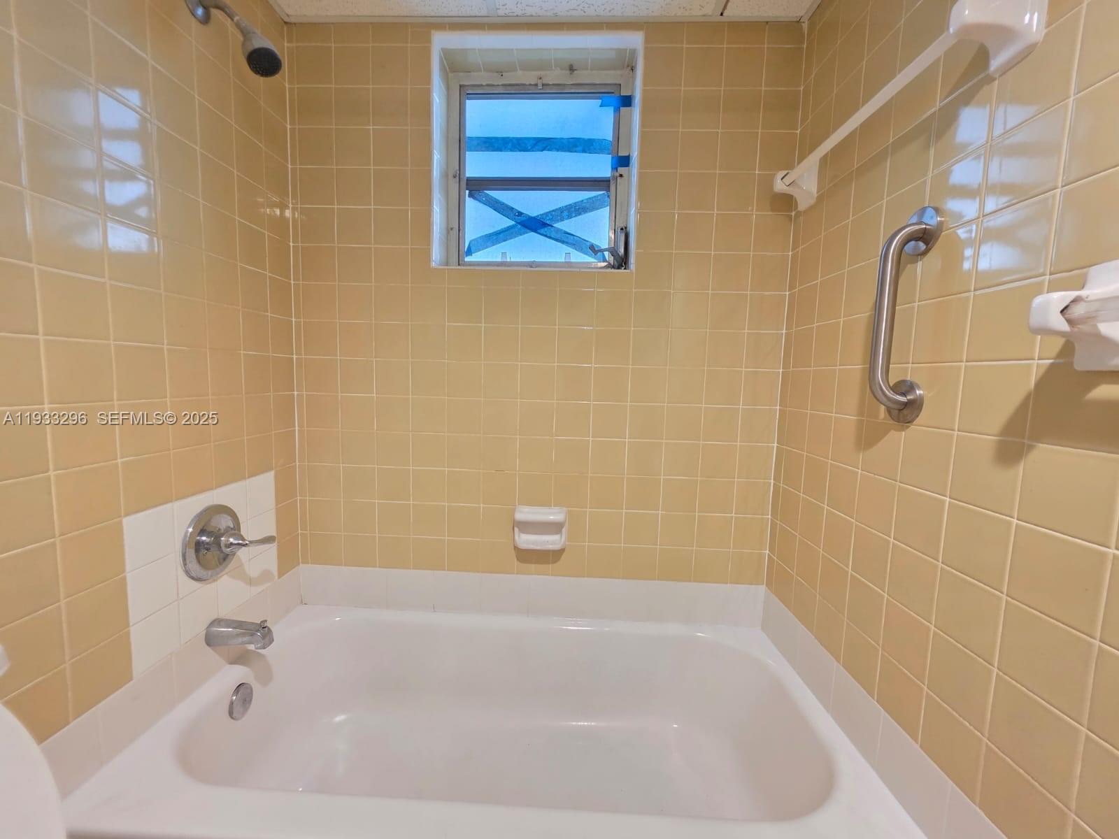 THE KENSINGTON CONDO - Residential Lease