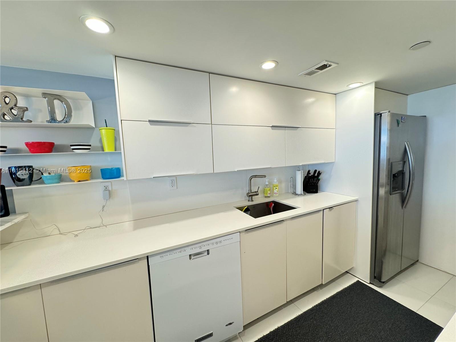 100 Lincoln Rd 1035