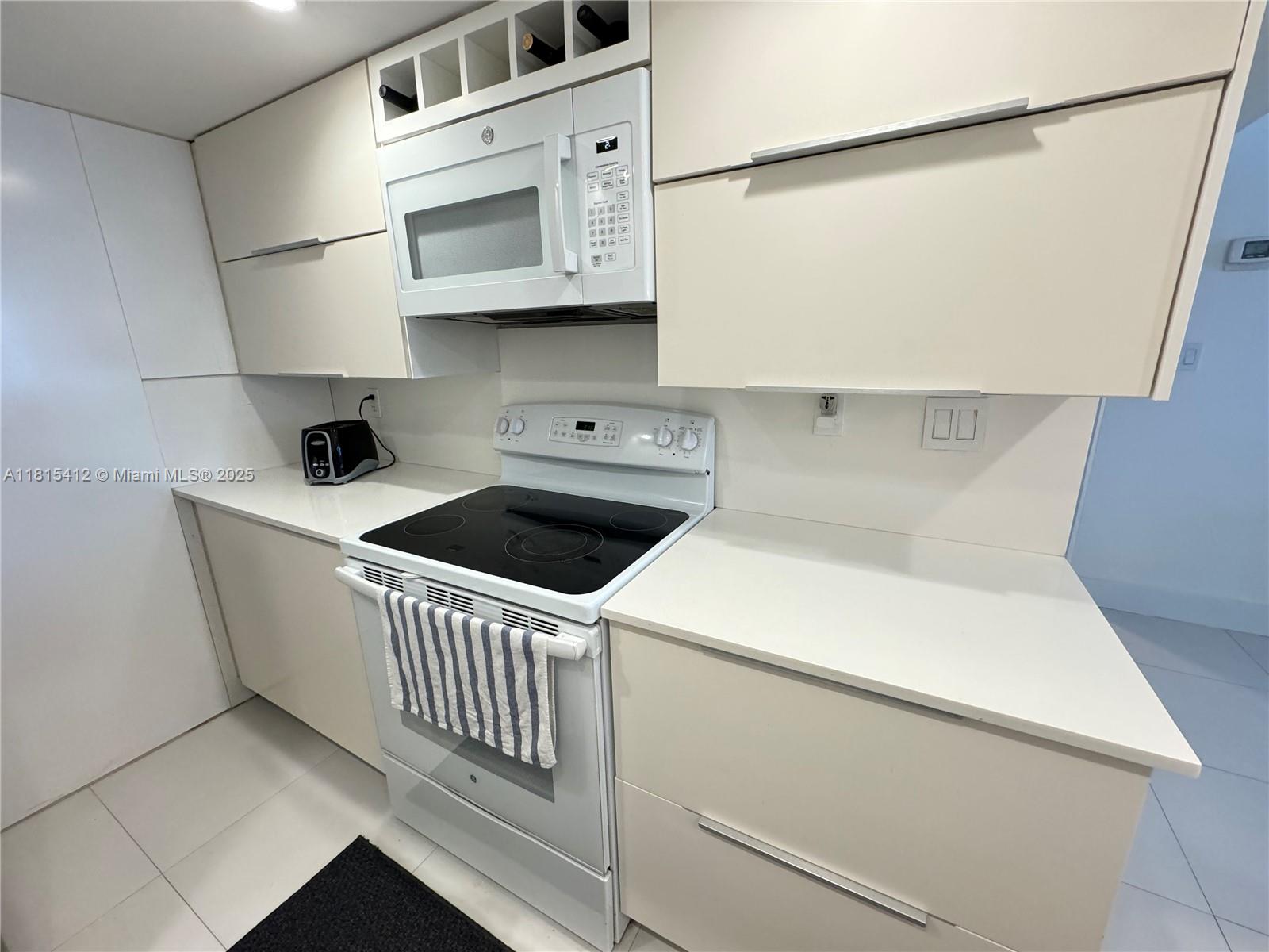 100 Lincoln Rd 1035