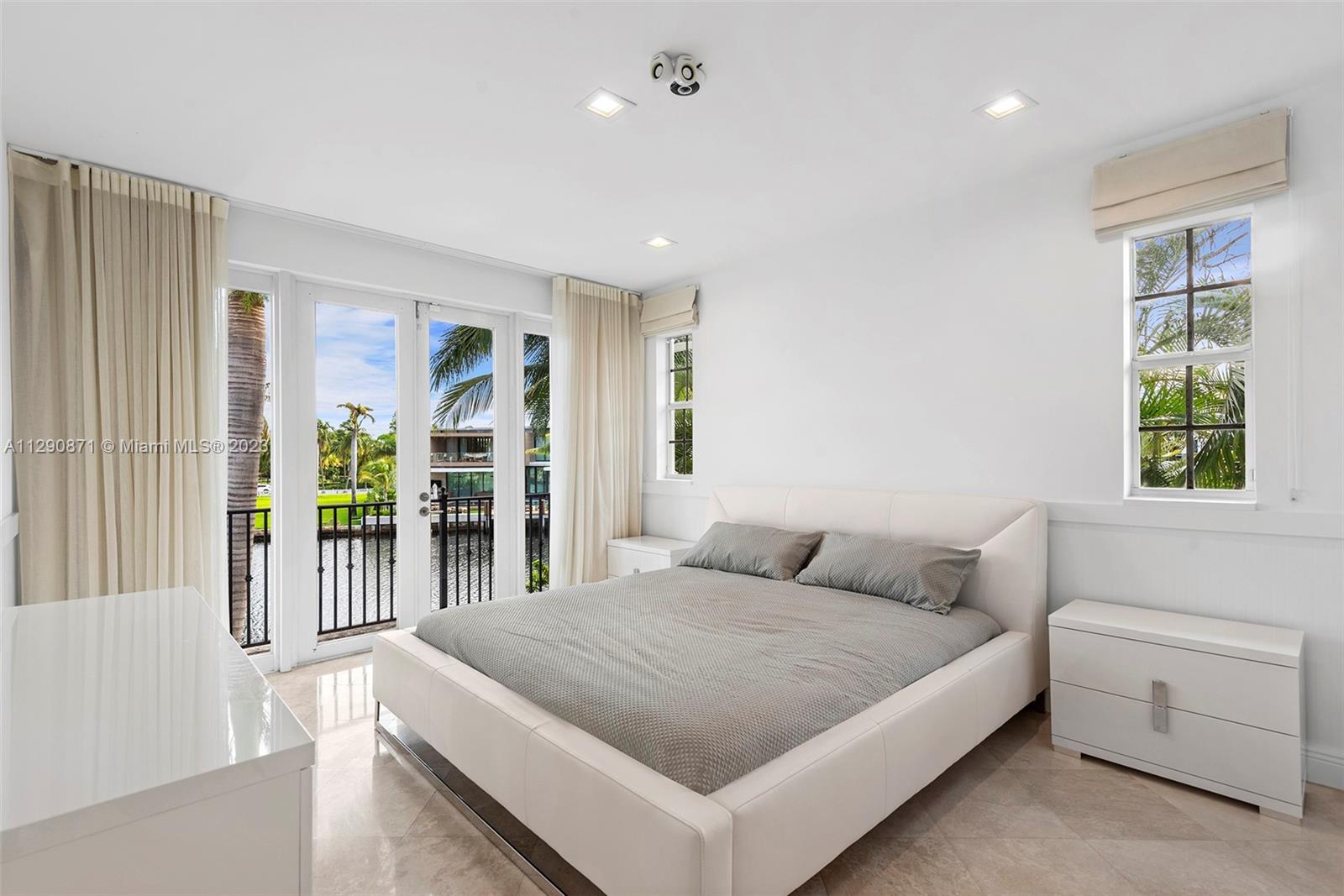 GOLDEN BEACH SEC E - Residential