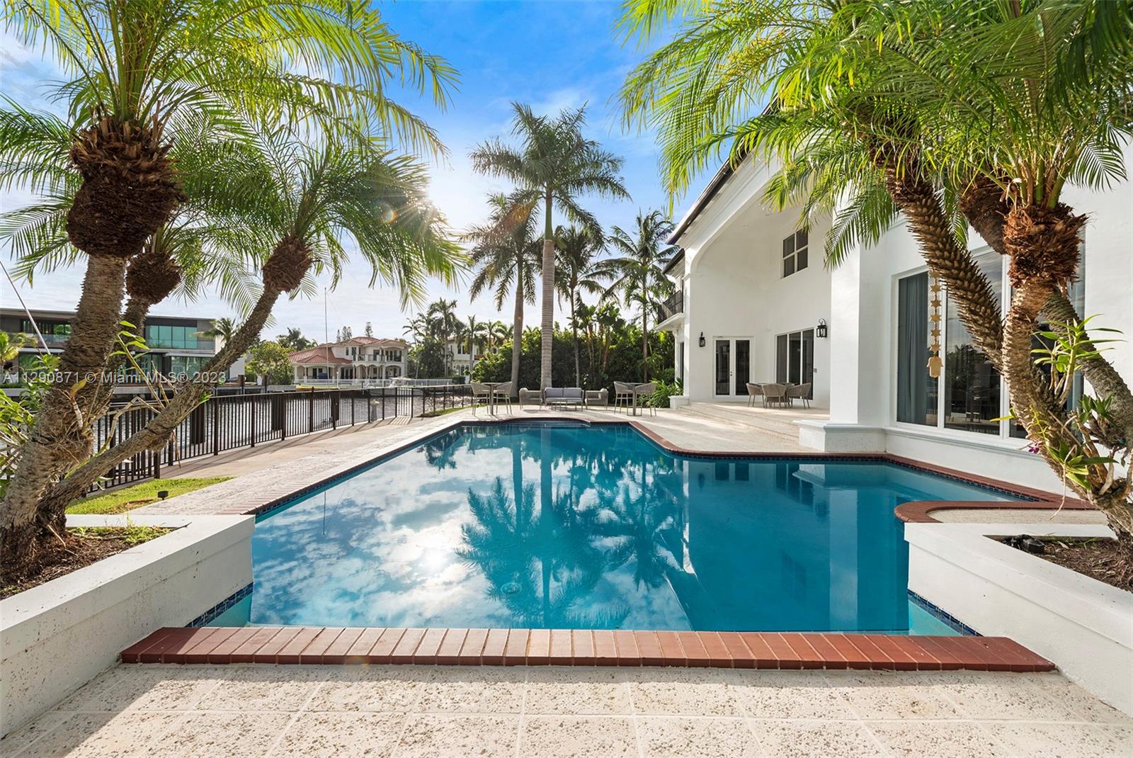 GOLDEN BEACH SEC E - Residential