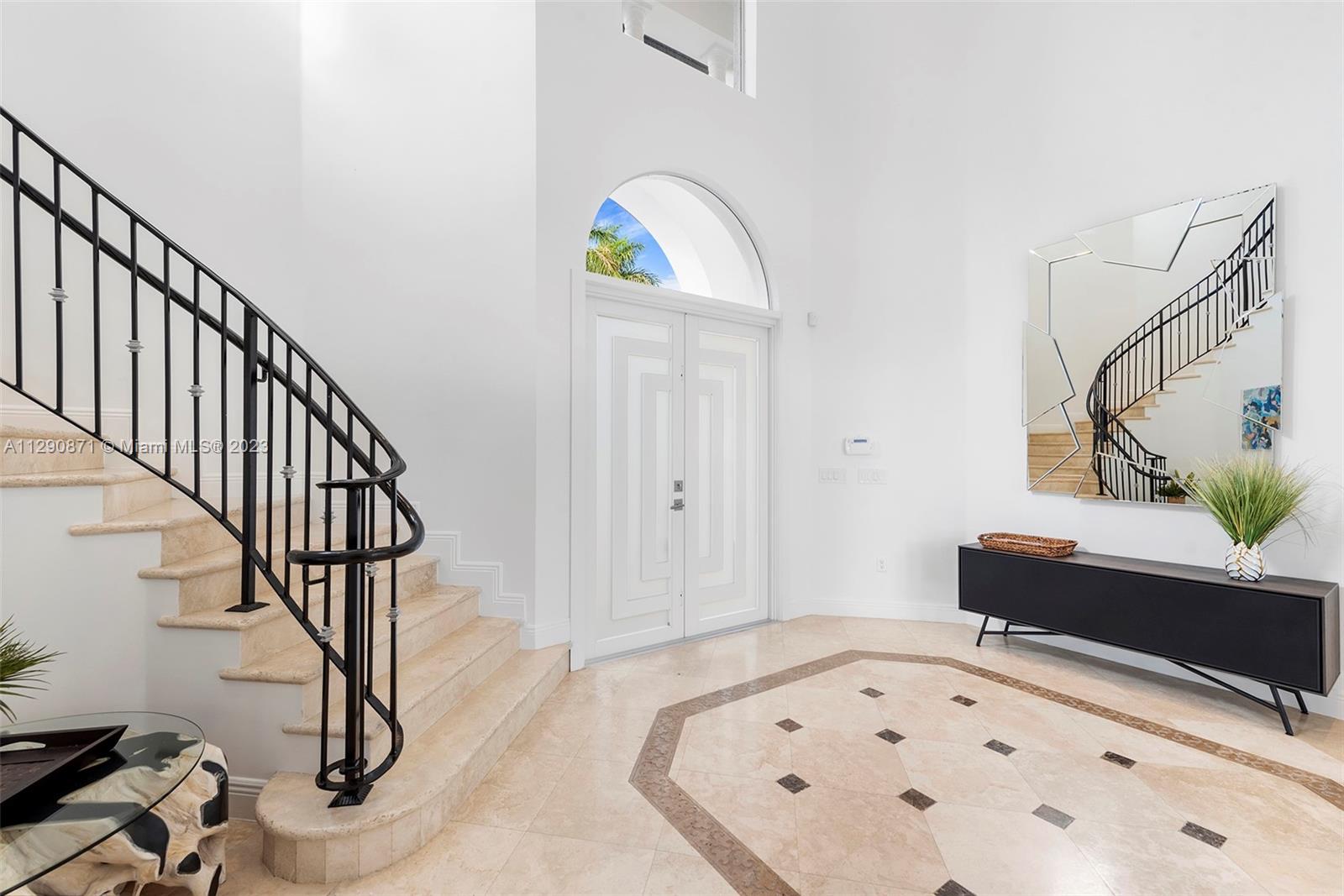 GOLDEN BEACH SEC E - Residential