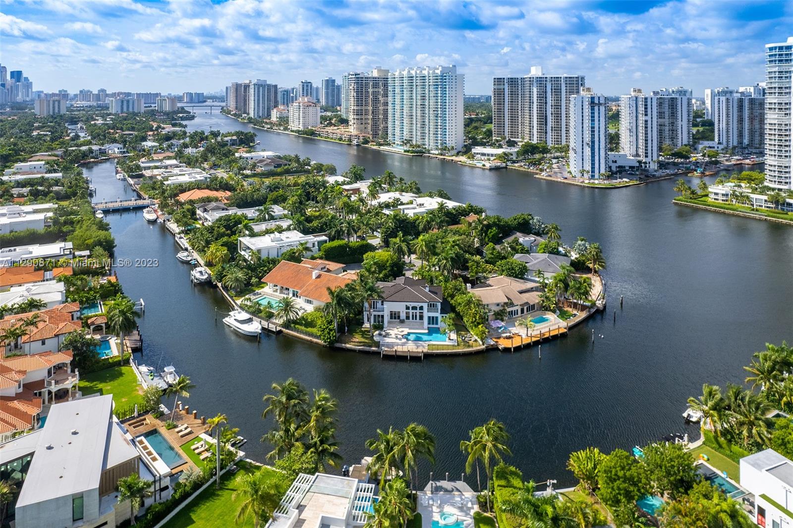 GOLDEN BEACH SEC E - Residential