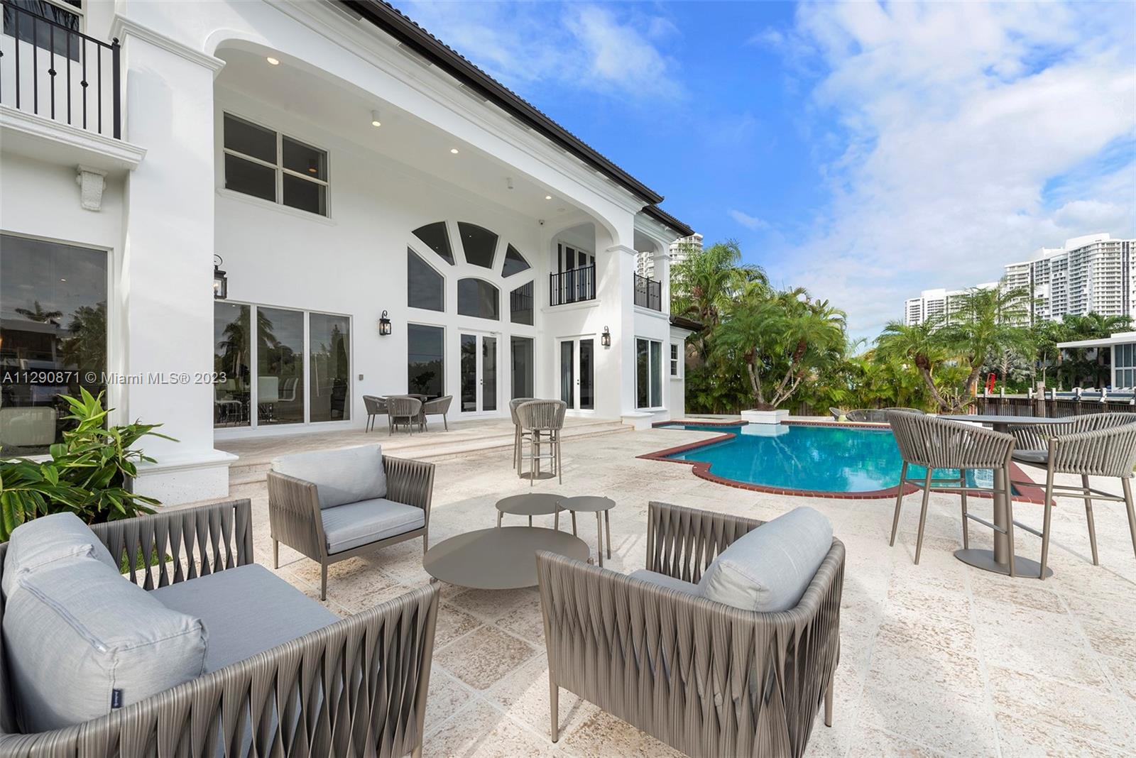 GOLDEN BEACH SEC E - Residential