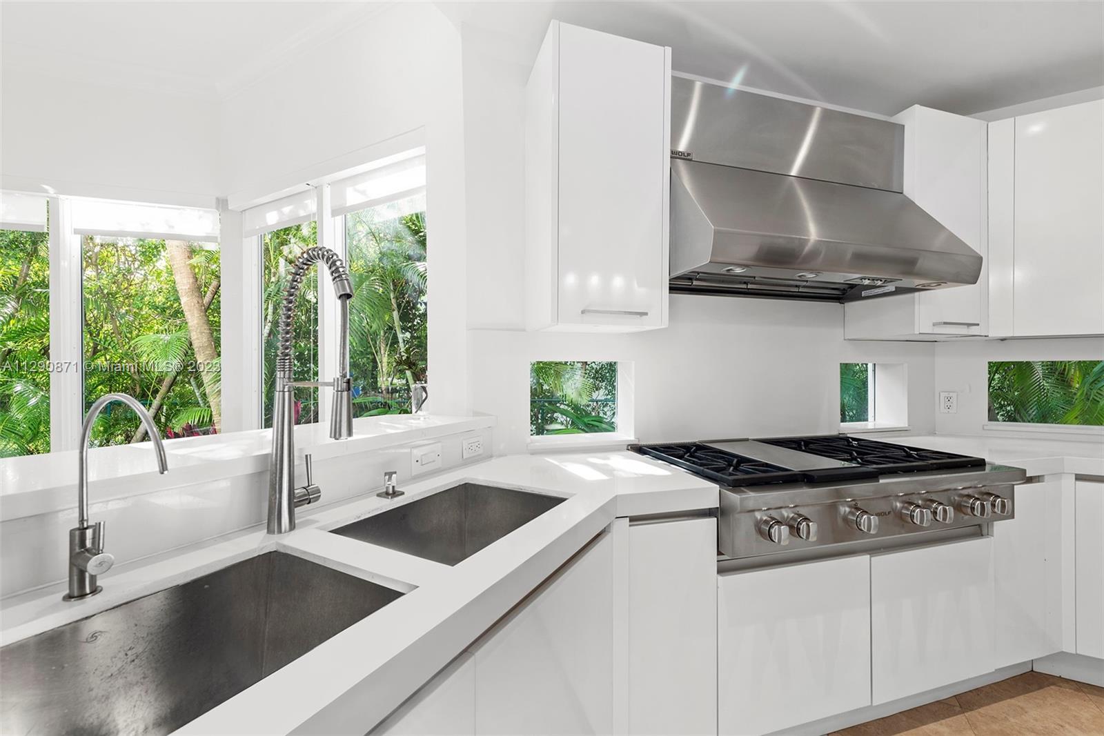 GOLDEN BEACH SEC E - Residential