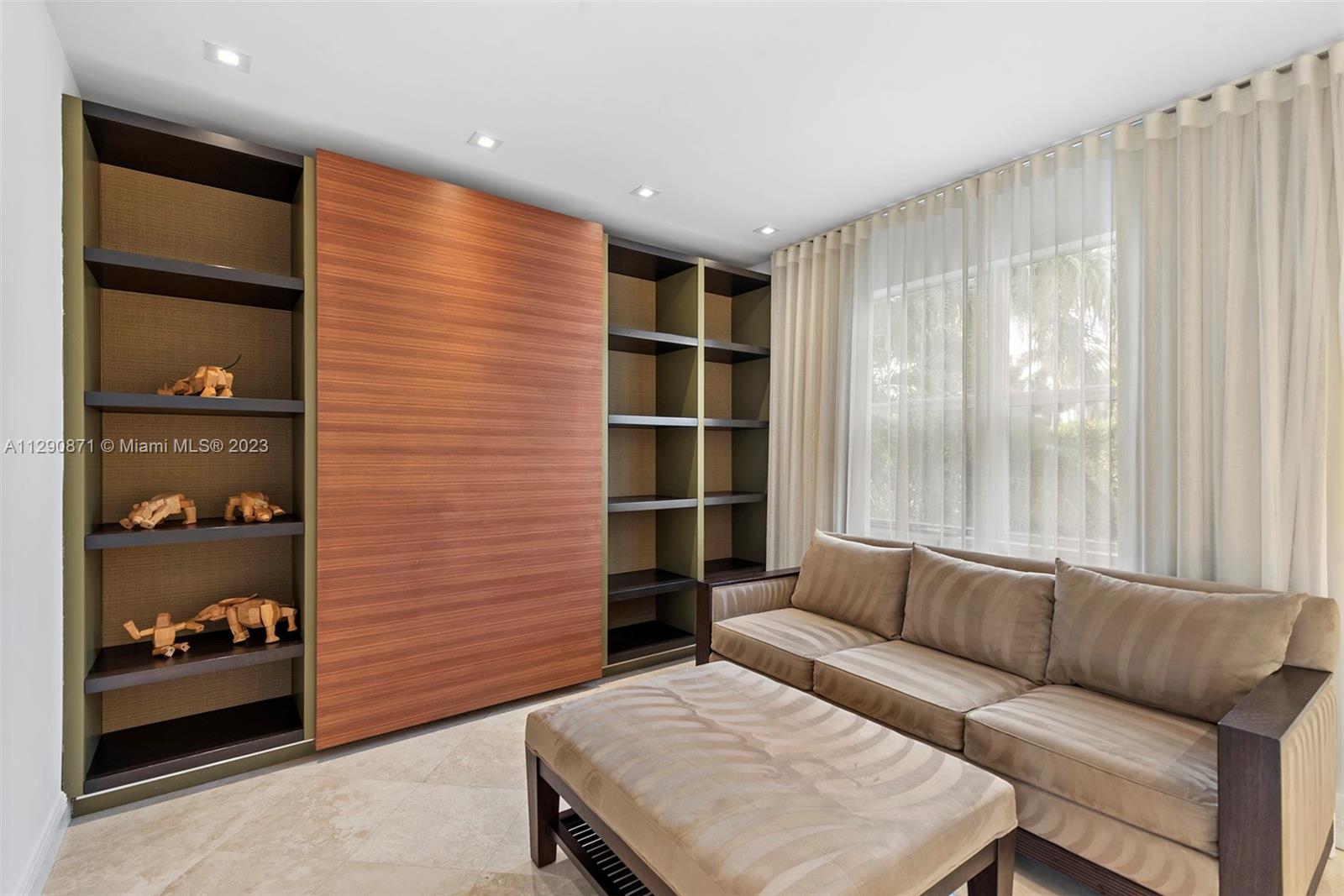 GOLDEN BEACH SEC E - Residential