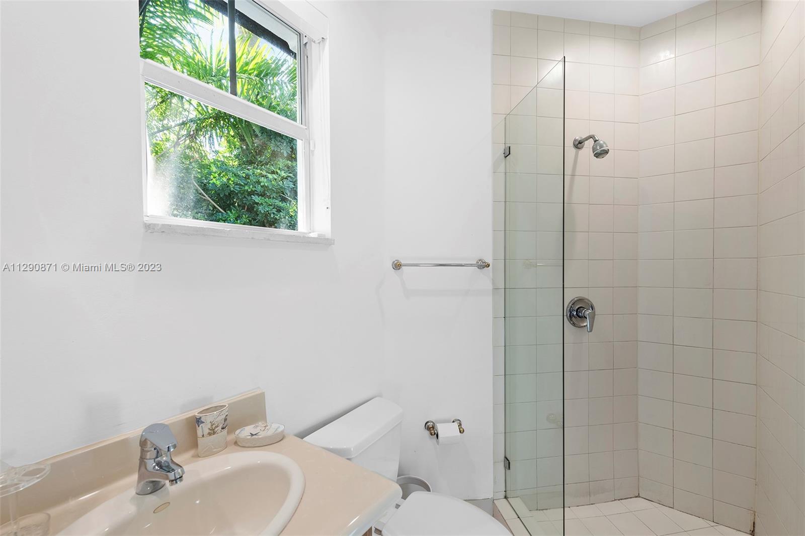 GOLDEN BEACH SEC E - Residential