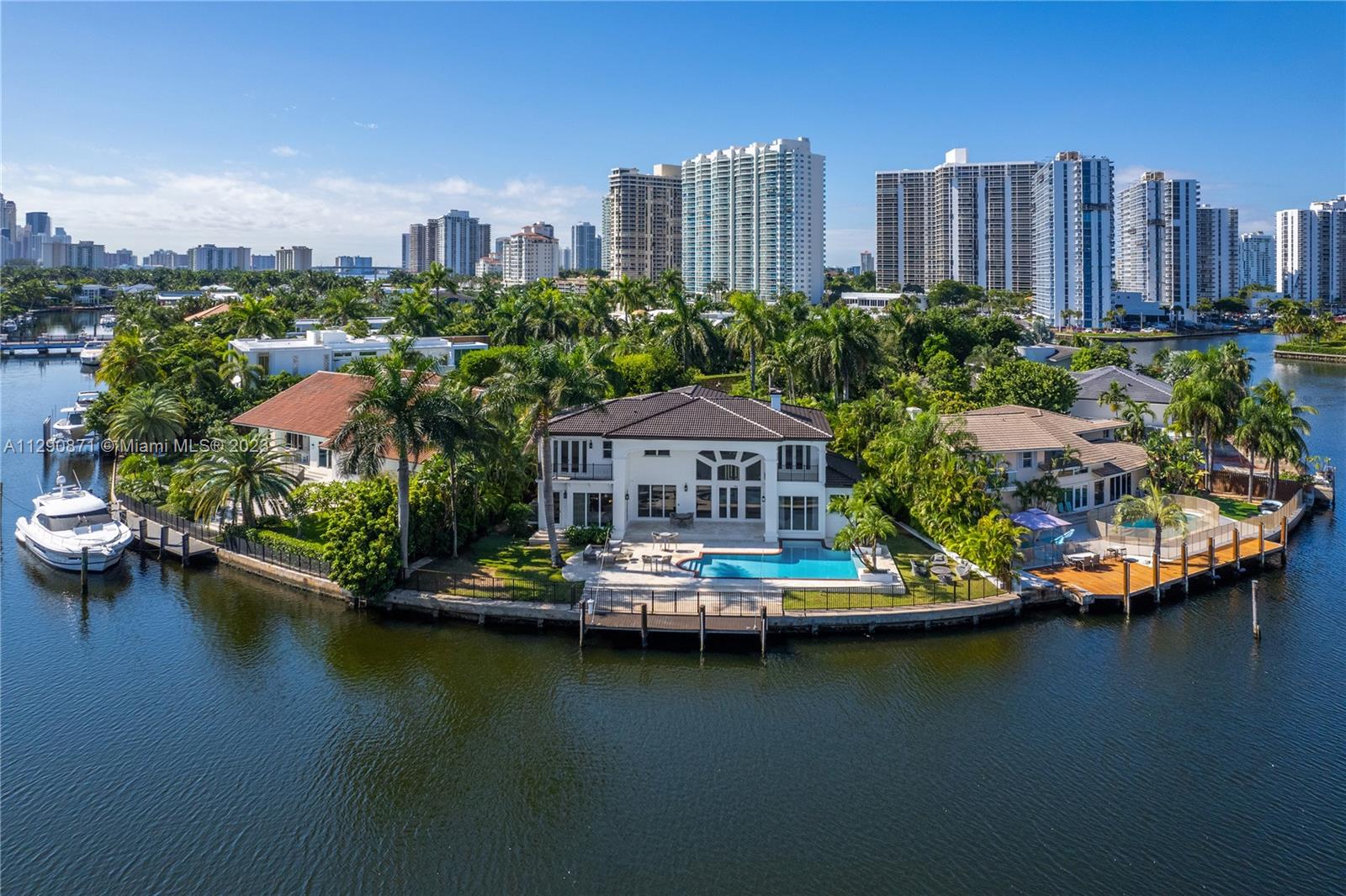 GOLDEN BEACH SEC E - Residential