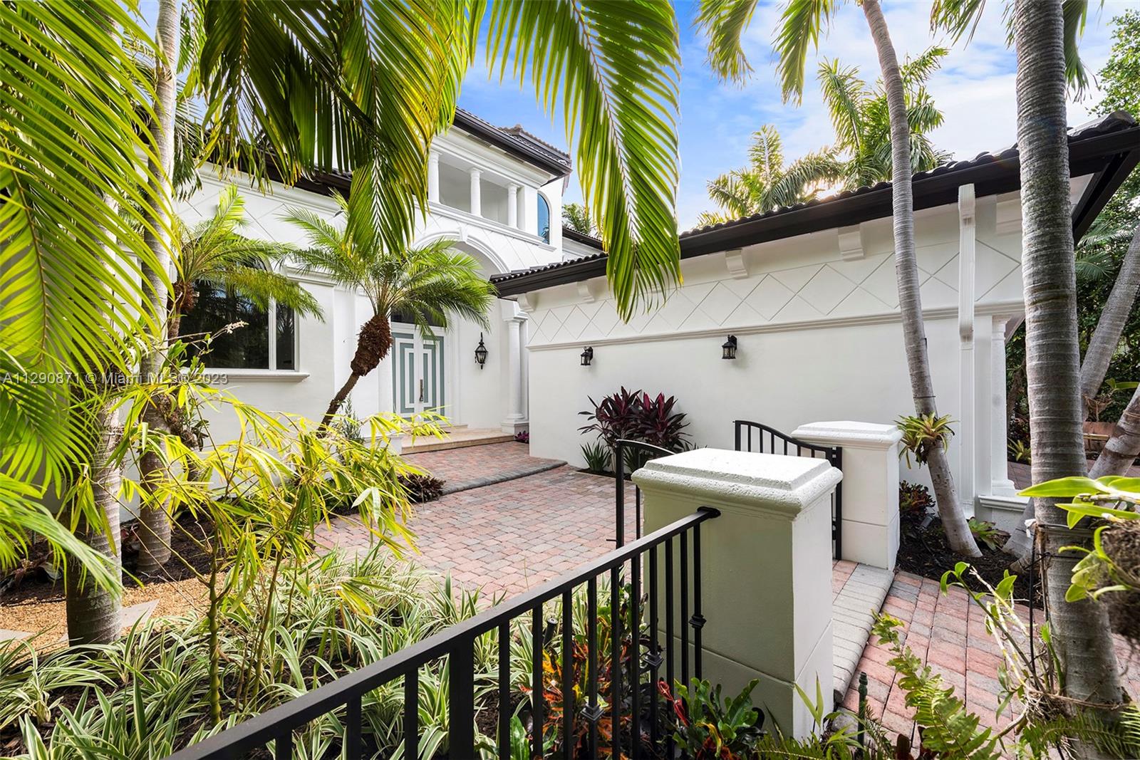 GOLDEN BEACH SEC E - Residential