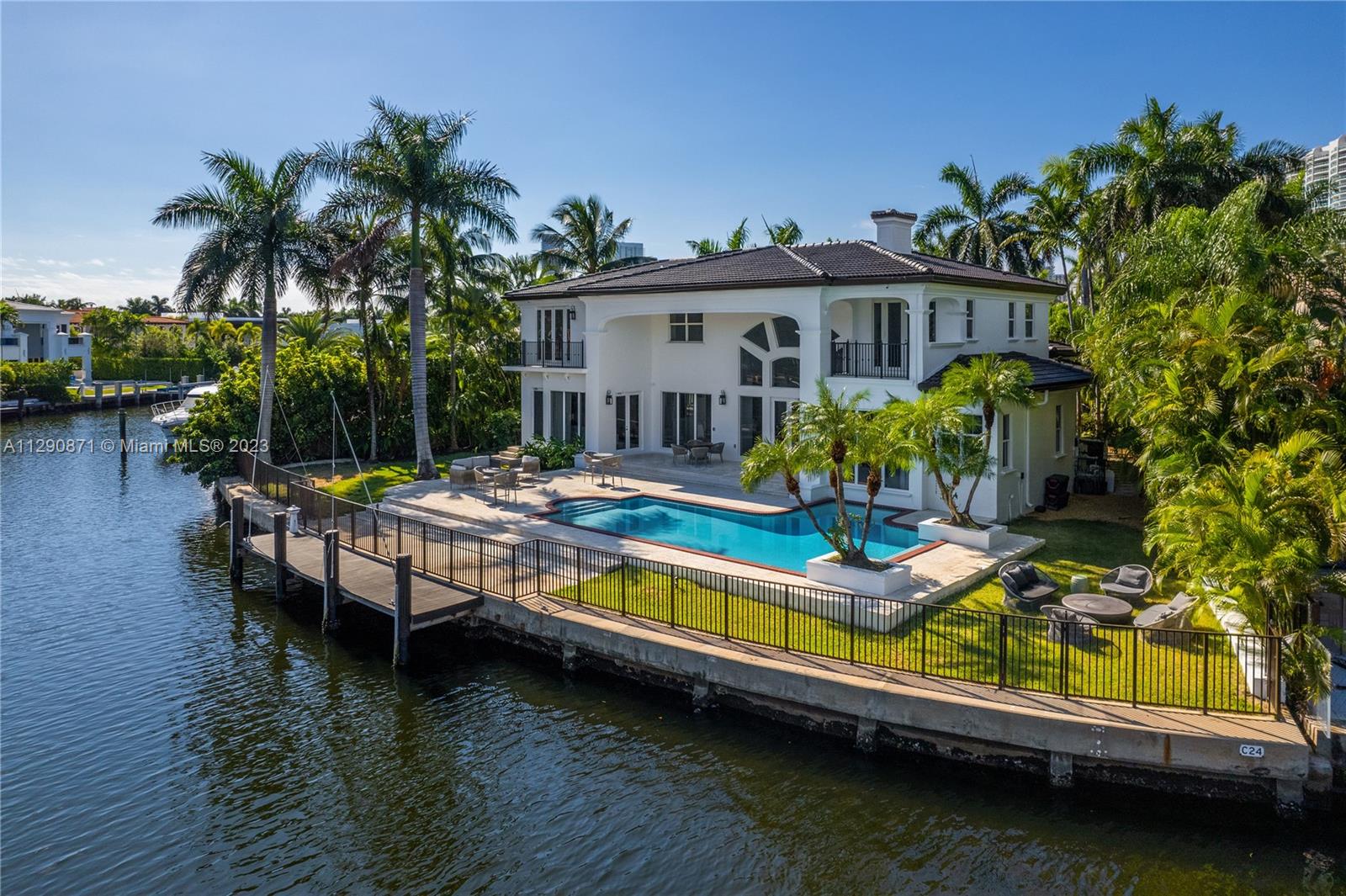 GOLDEN BEACH SEC E - Residential