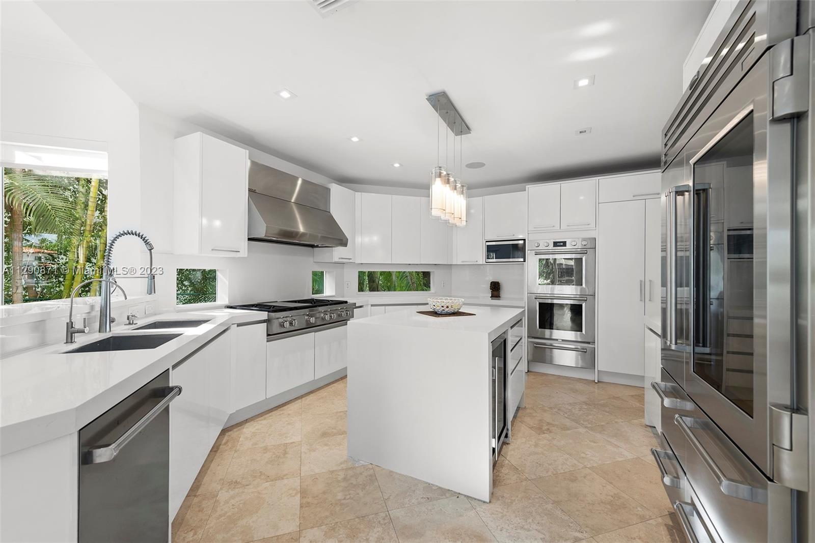 GOLDEN BEACH SEC E - Residential