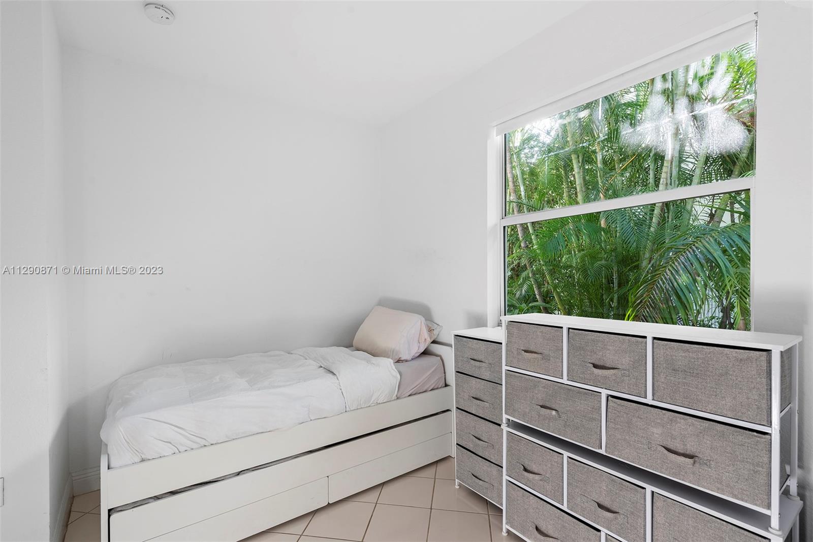 GOLDEN BEACH SEC E - Residential