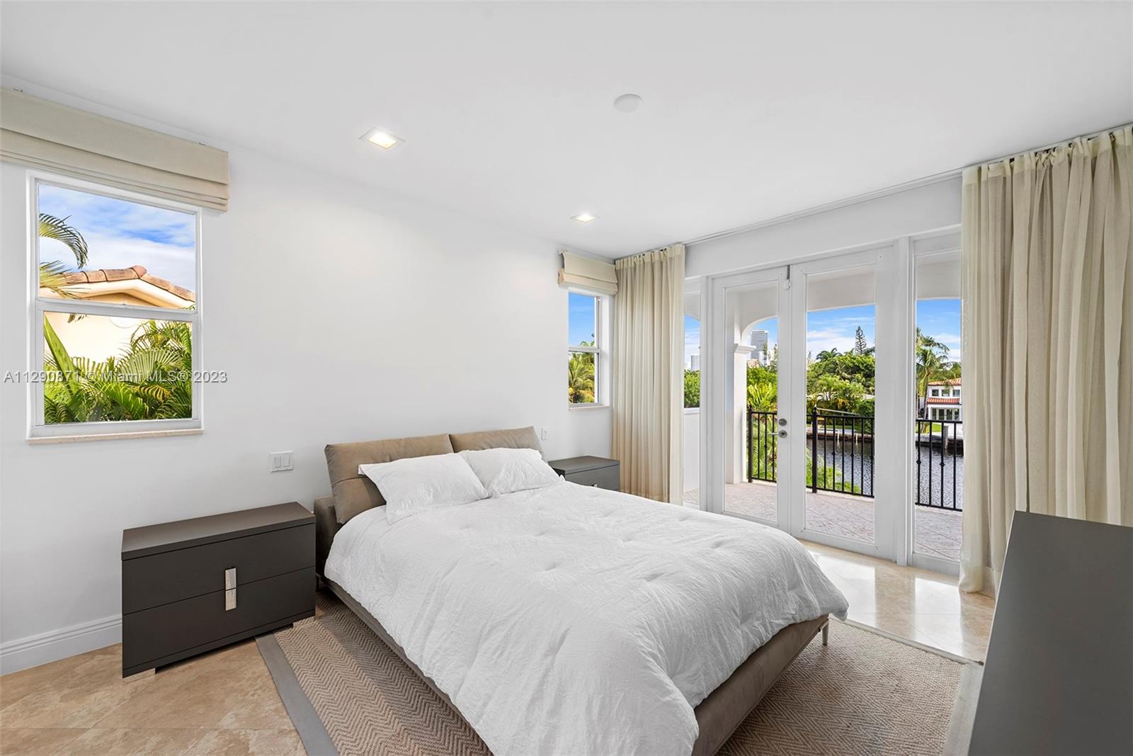 GOLDEN BEACH SEC E - Residential