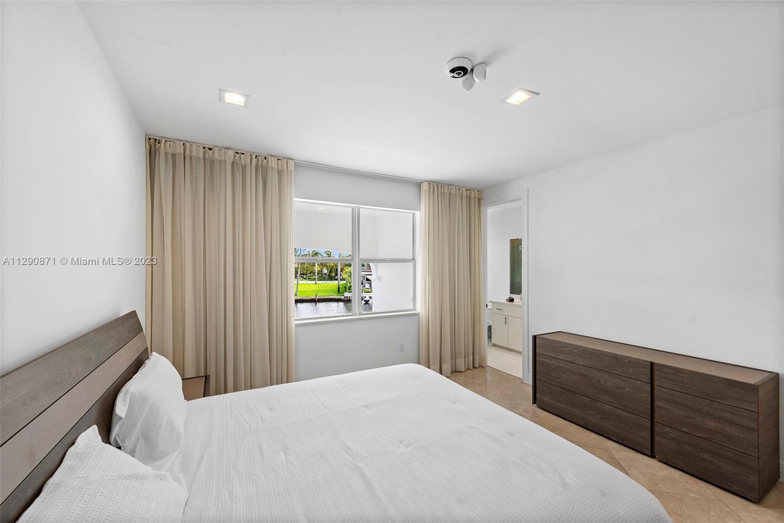 GOLDEN BEACH SEC E - Residential