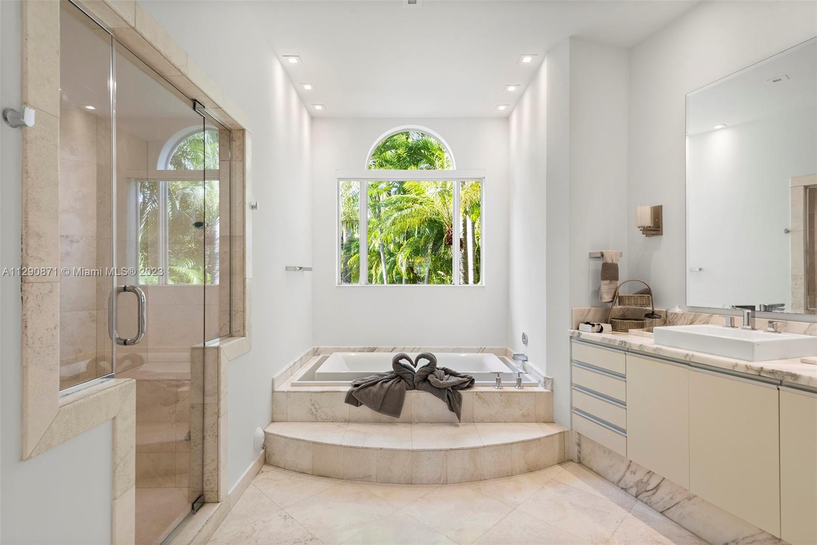 GOLDEN BEACH SEC E - Residential