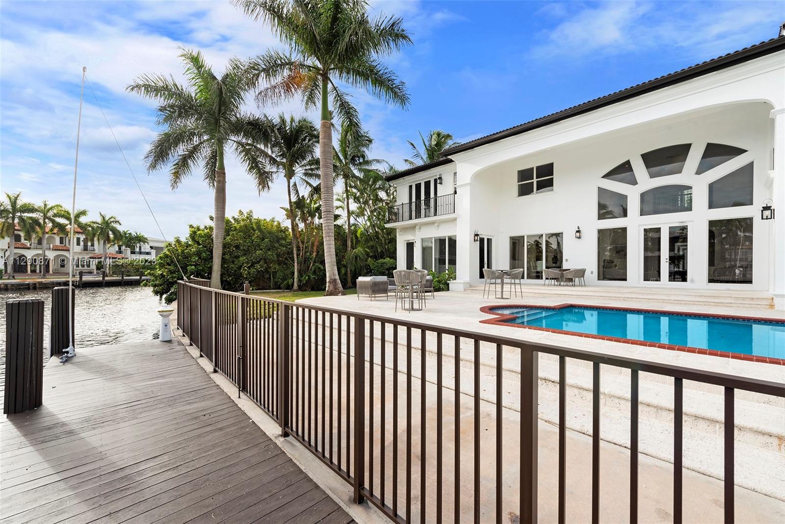 GOLDEN BEACH SEC E - Residential